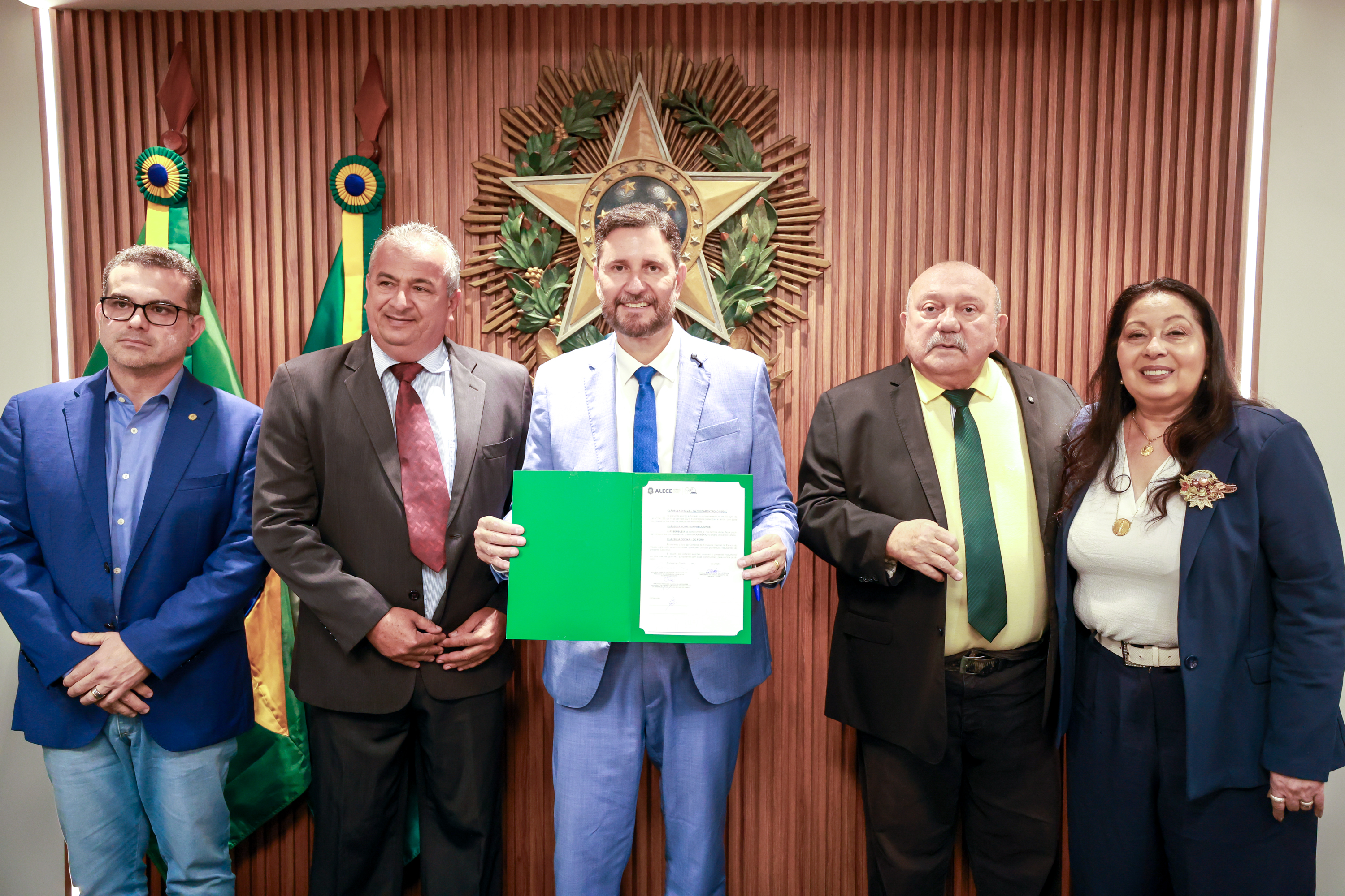 Deputado Simão Pedro; presidente da Câmara Municipal de Cascavel, Sebastião Uchoa; presidente da Alece, Romeu Aldigueri; presidente do Procon Alece, deputado Fernando Hugo e diretora do Procon Alece, Valéria Cavalcante