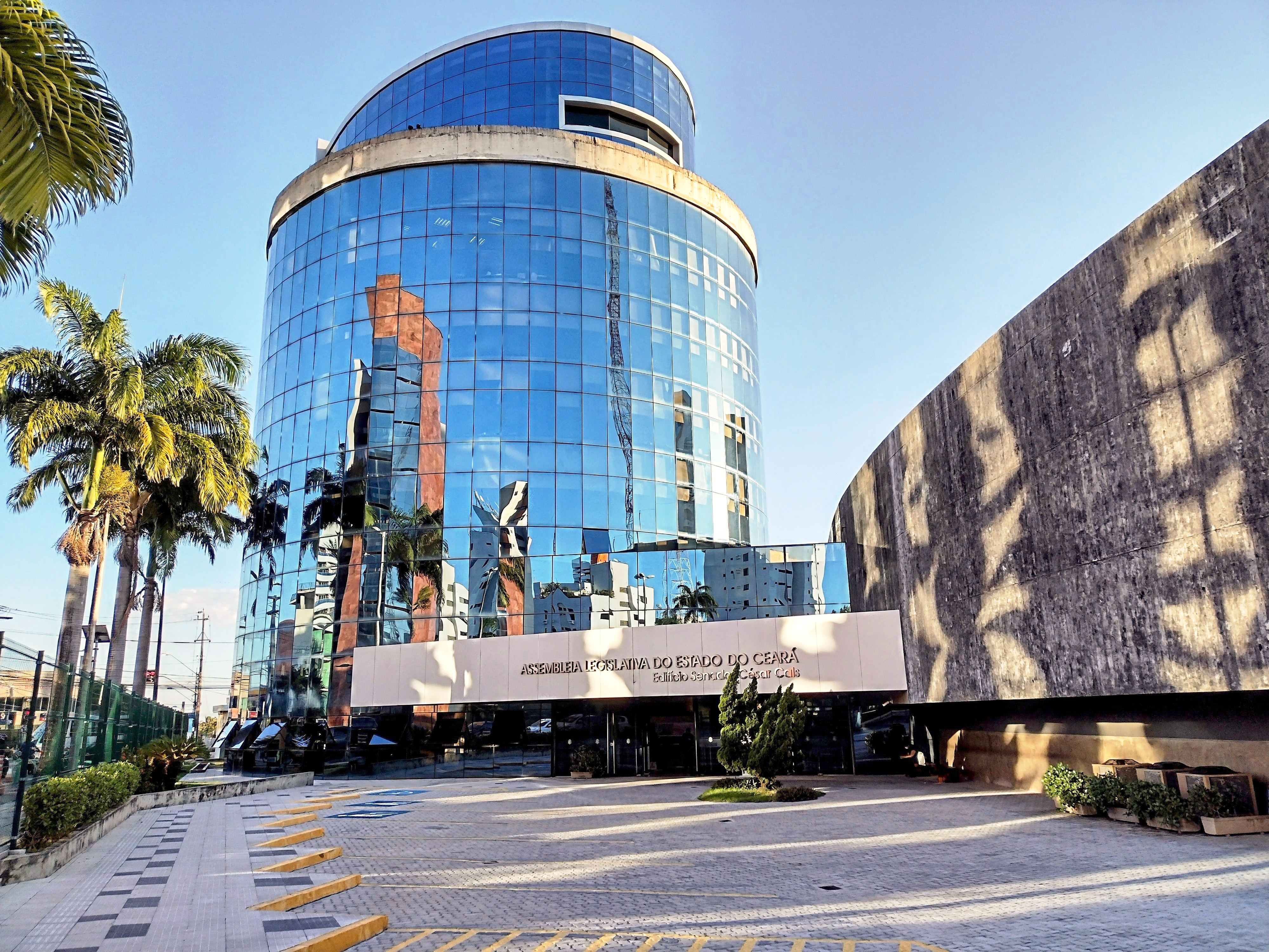 Alece regulamenta programa de estágio para ensino médio e superior com ações afirmativas