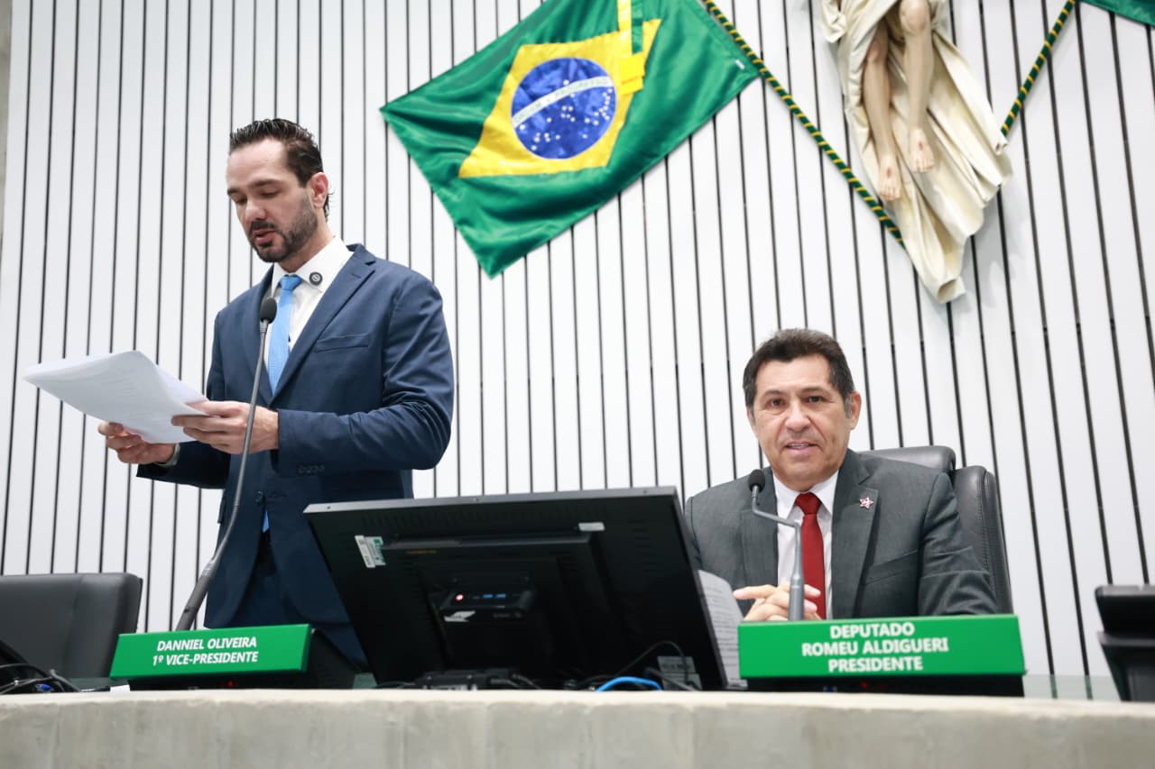 A leitura das matérias foi feita pelo deputado Guilherme Bismarck (PSB)