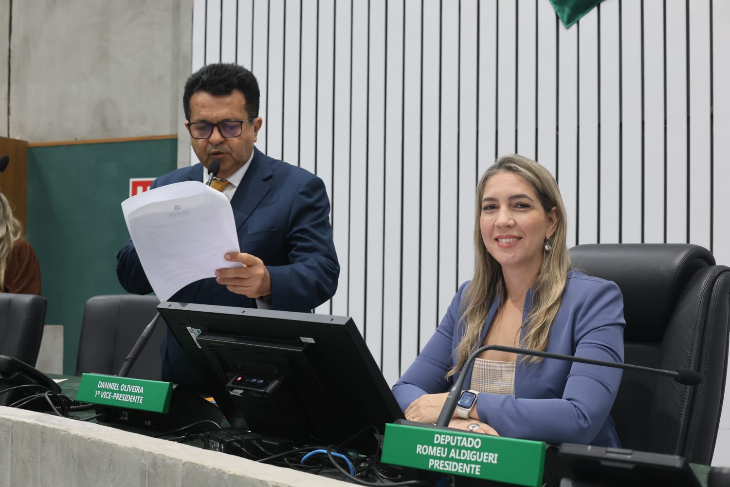 Três projetos do Executivo e treze de parlamentares começam a tramitar nesta quinta-feira