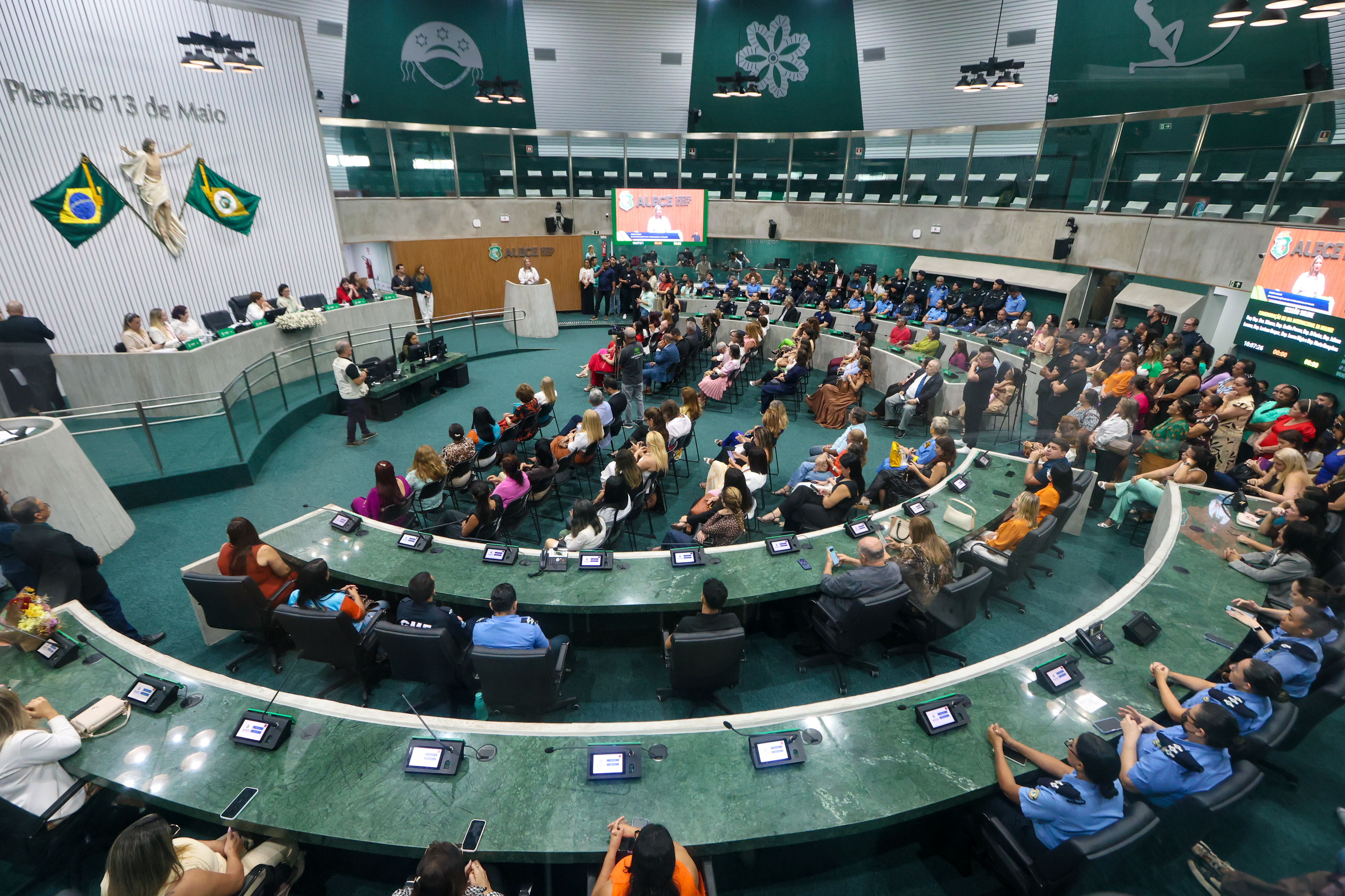 Sessão solene contou com a participação de representantes da sociedade civil