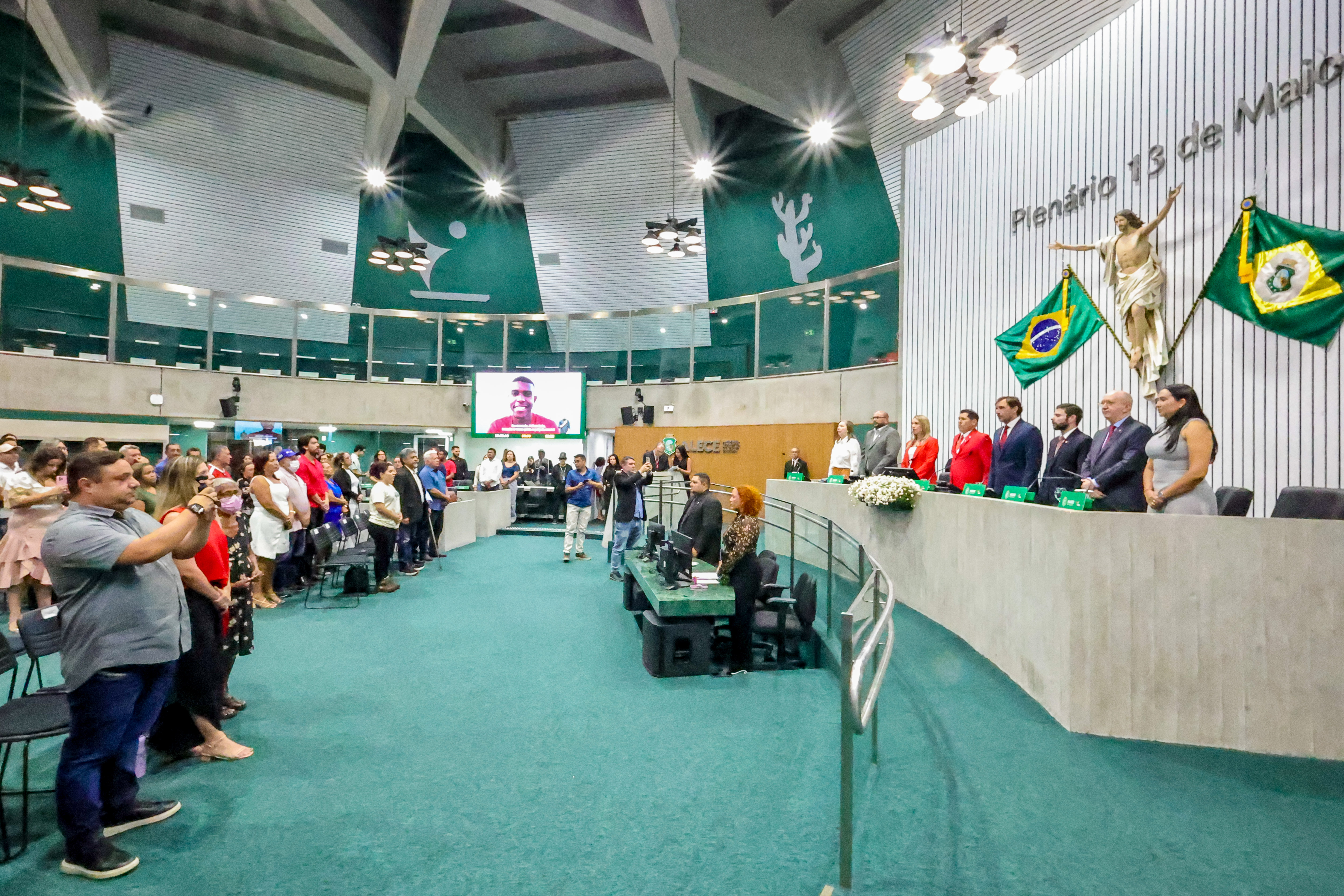 Sessão solene ocorreu no Plenário 13 de Maio