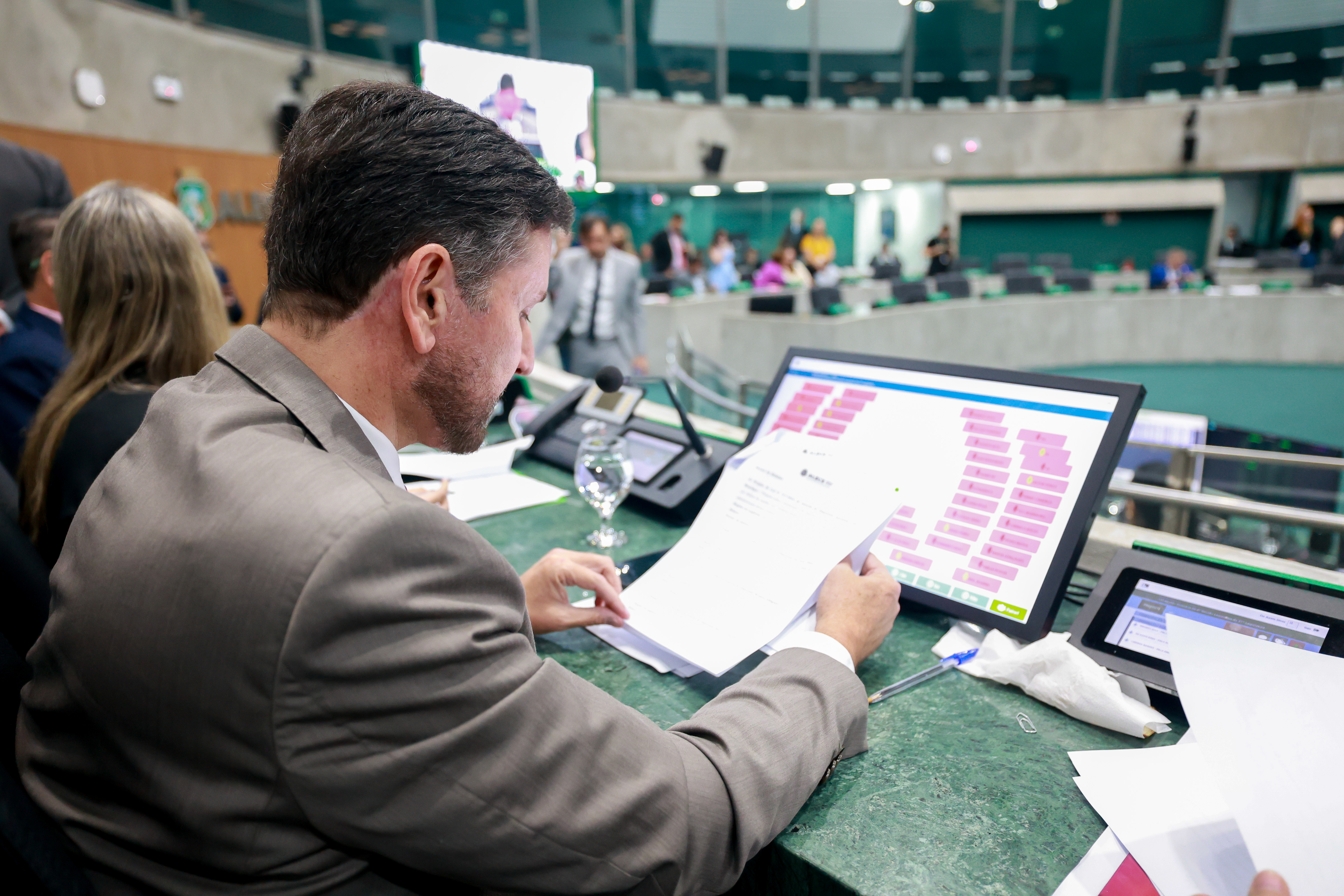 Votação ocorreu durante a sessão plenária desta quinta-feira (05/03)