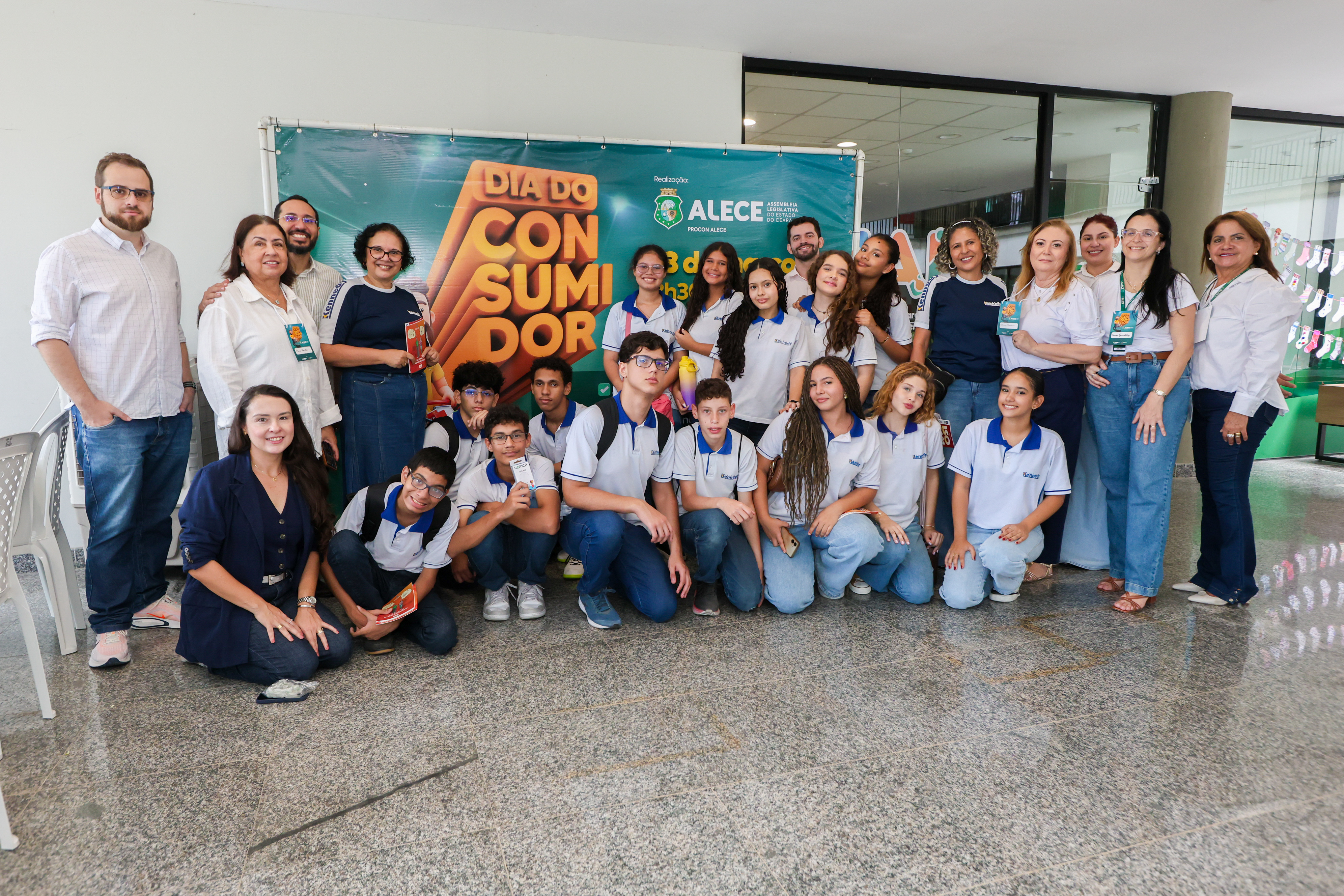 Estudantes do Colégio Kennedy visitaram a Alece na manhã desta sexta