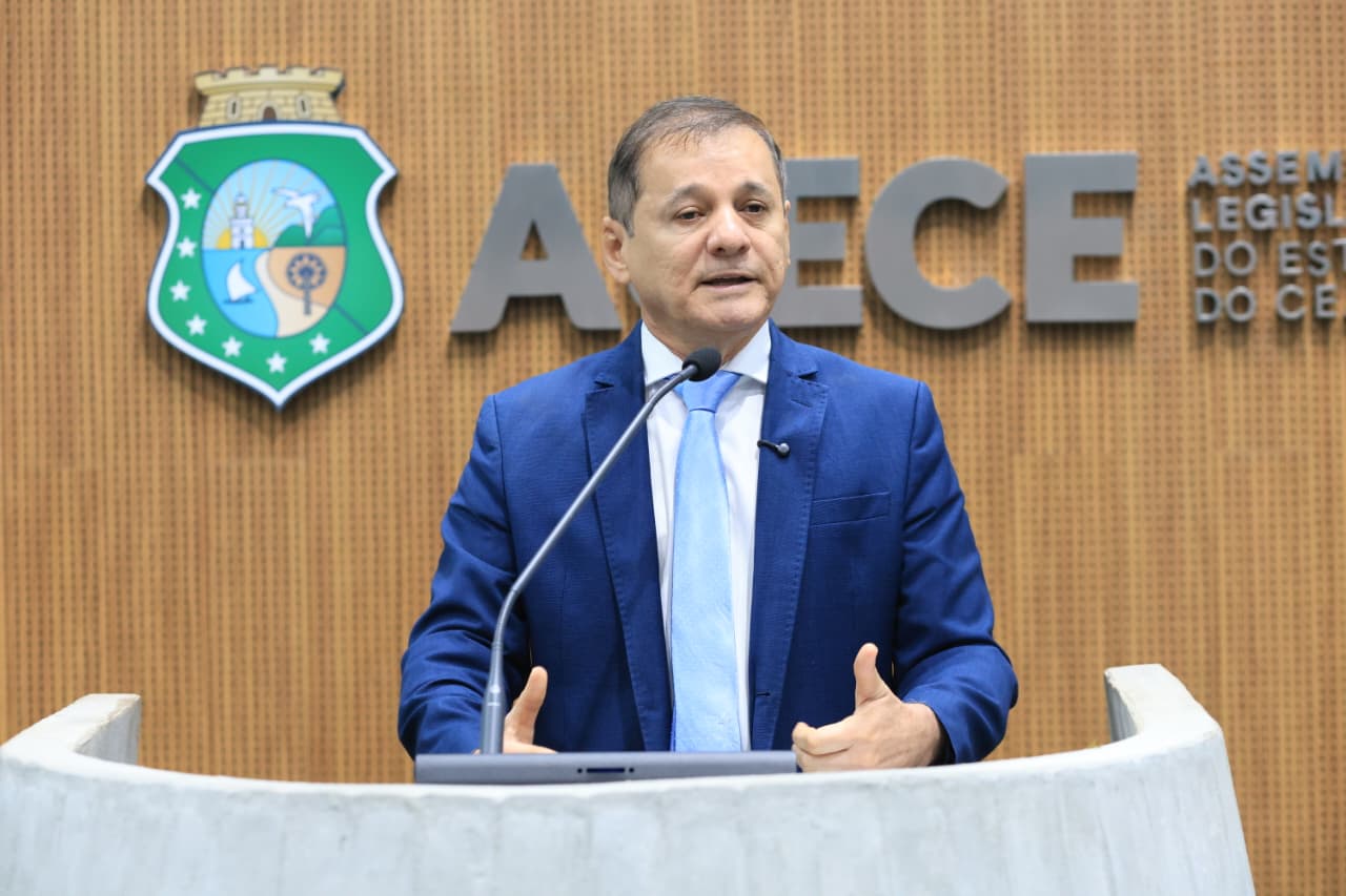 Deputado Firmo Camurça (União)