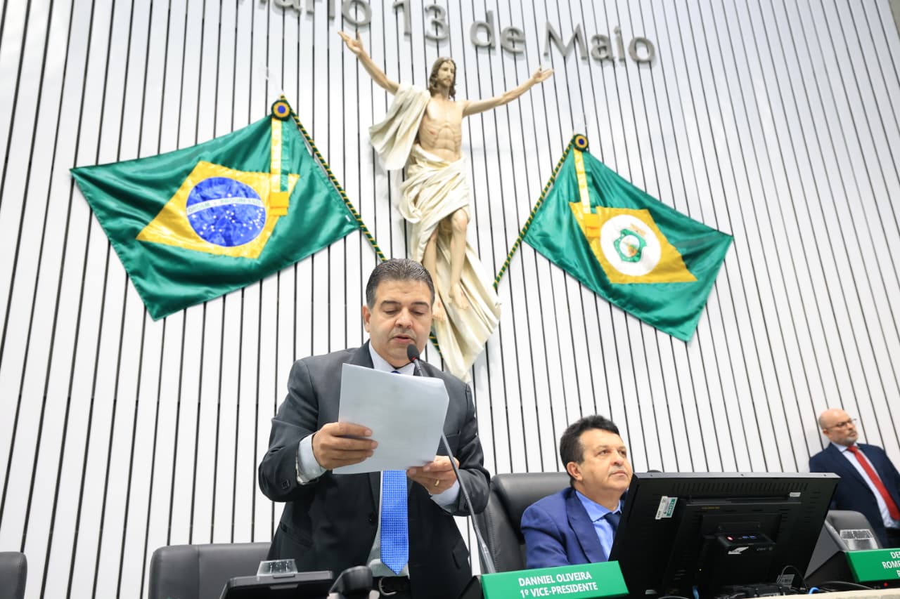 A leitura das matérias foi feita pelo deputado Felipe Mota (União)