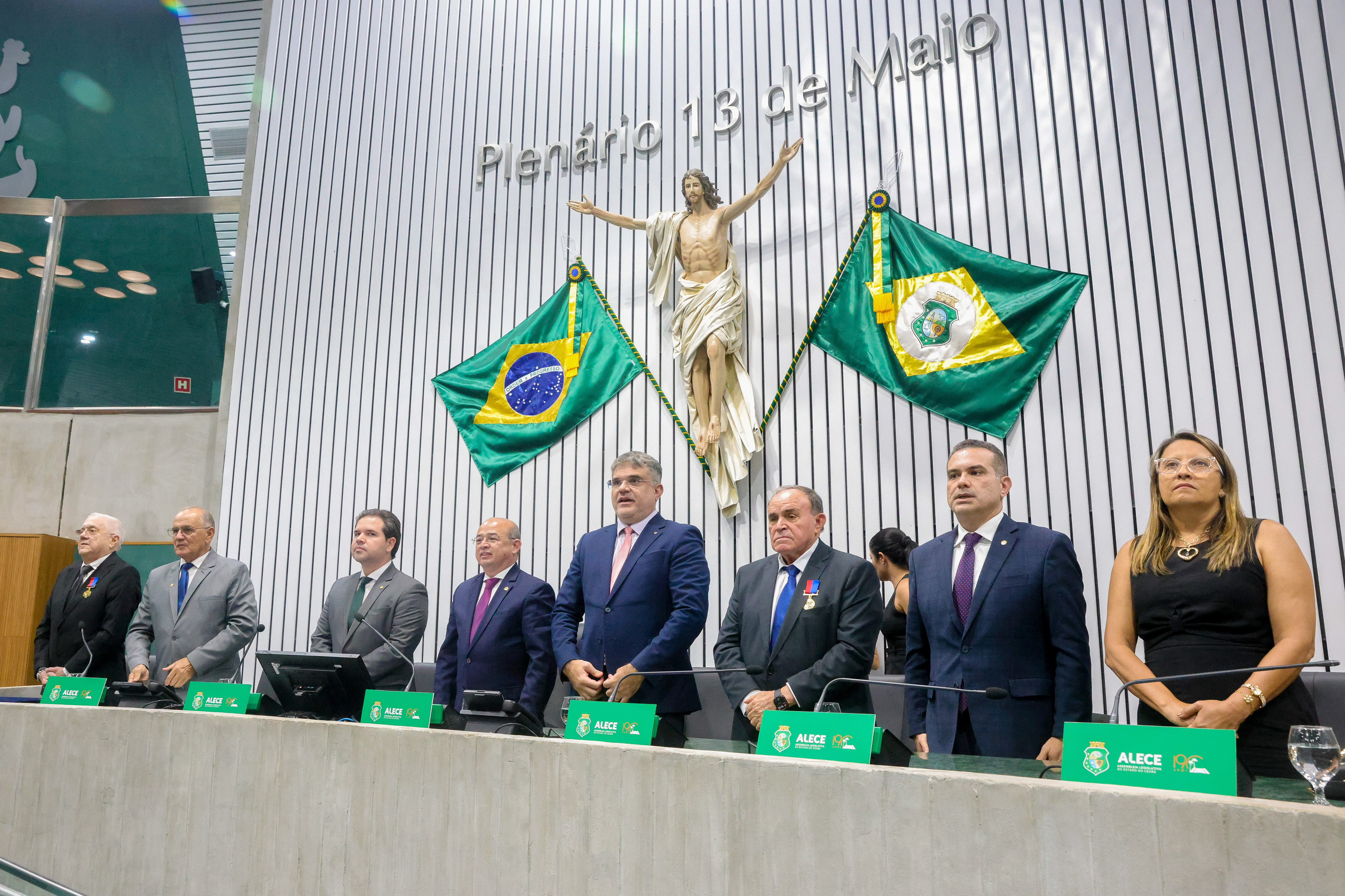 Trajetórias de empresários Urubatan Romero e Cristiano Maia são enaltecidas durante entrega de comenda na Alece