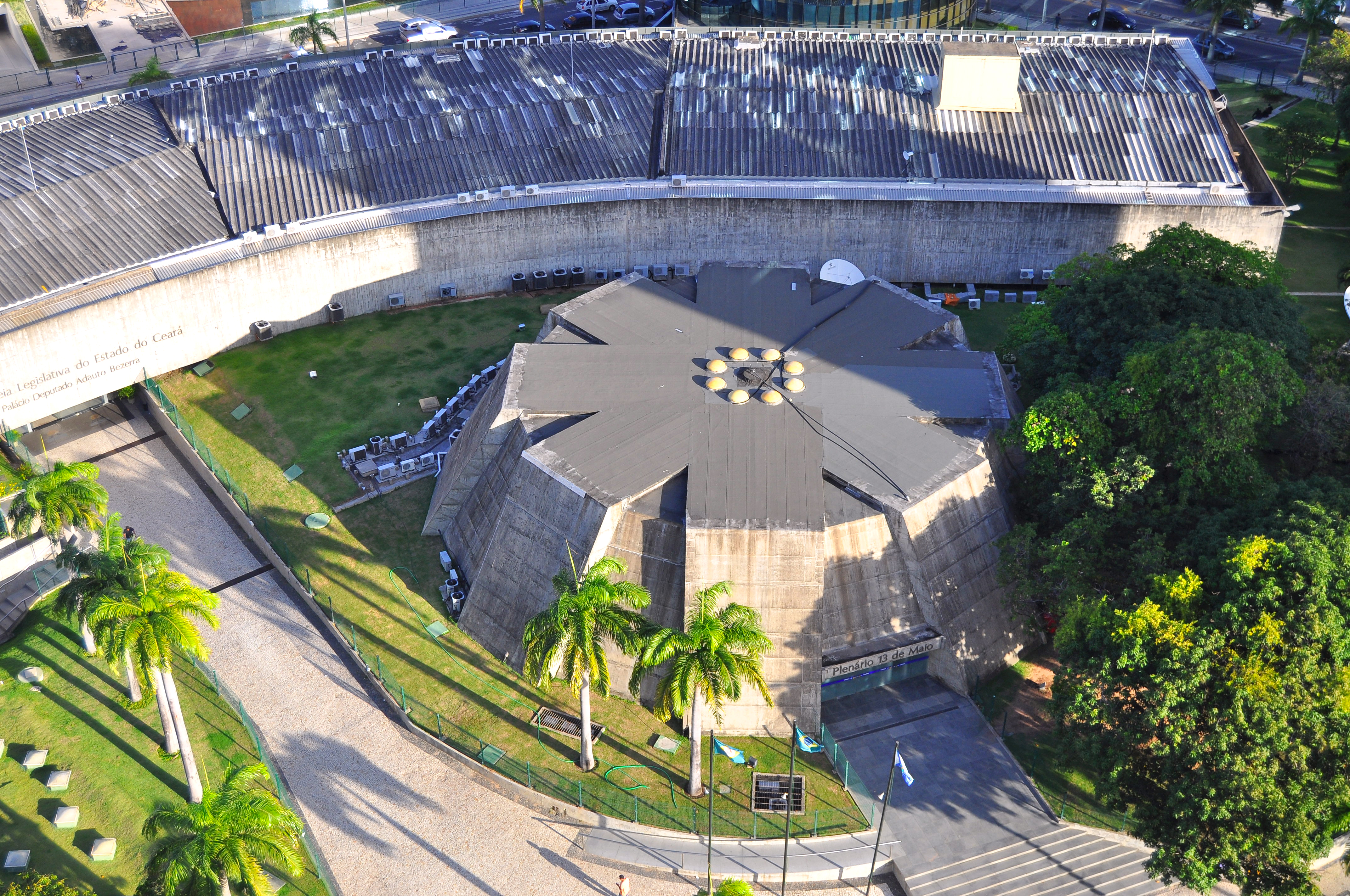 Alece comemora 40 anos do Conselho Cearense dos Direitos da Mulher em sessão solene