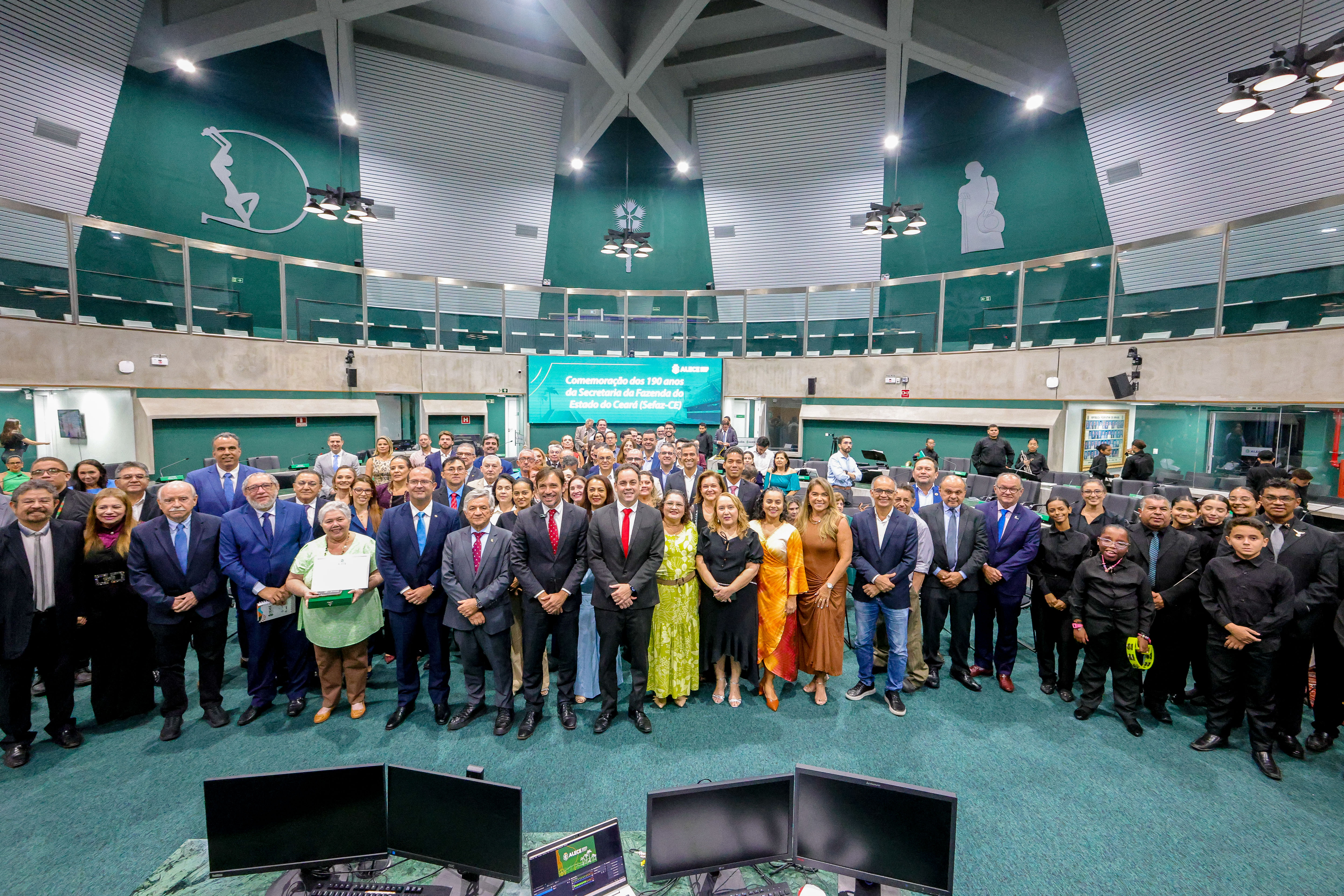 Debate sobre importância da Sefaz para desenvolvimento do Estado é destaque em homenagem na Alece