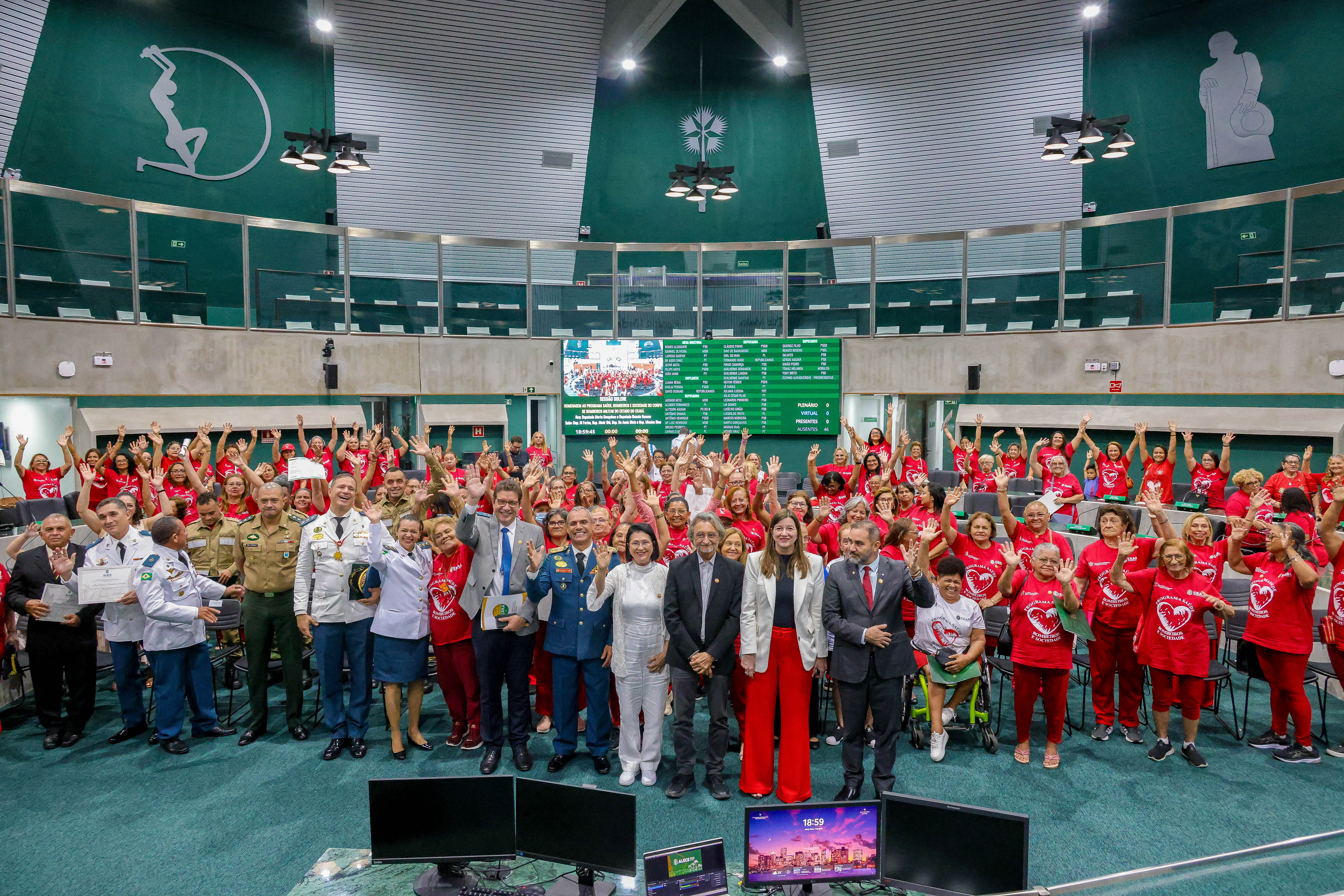 Voluntárias do projeto Saúde, Bombeiros e Sociedade recebem homenagem em sessão solene