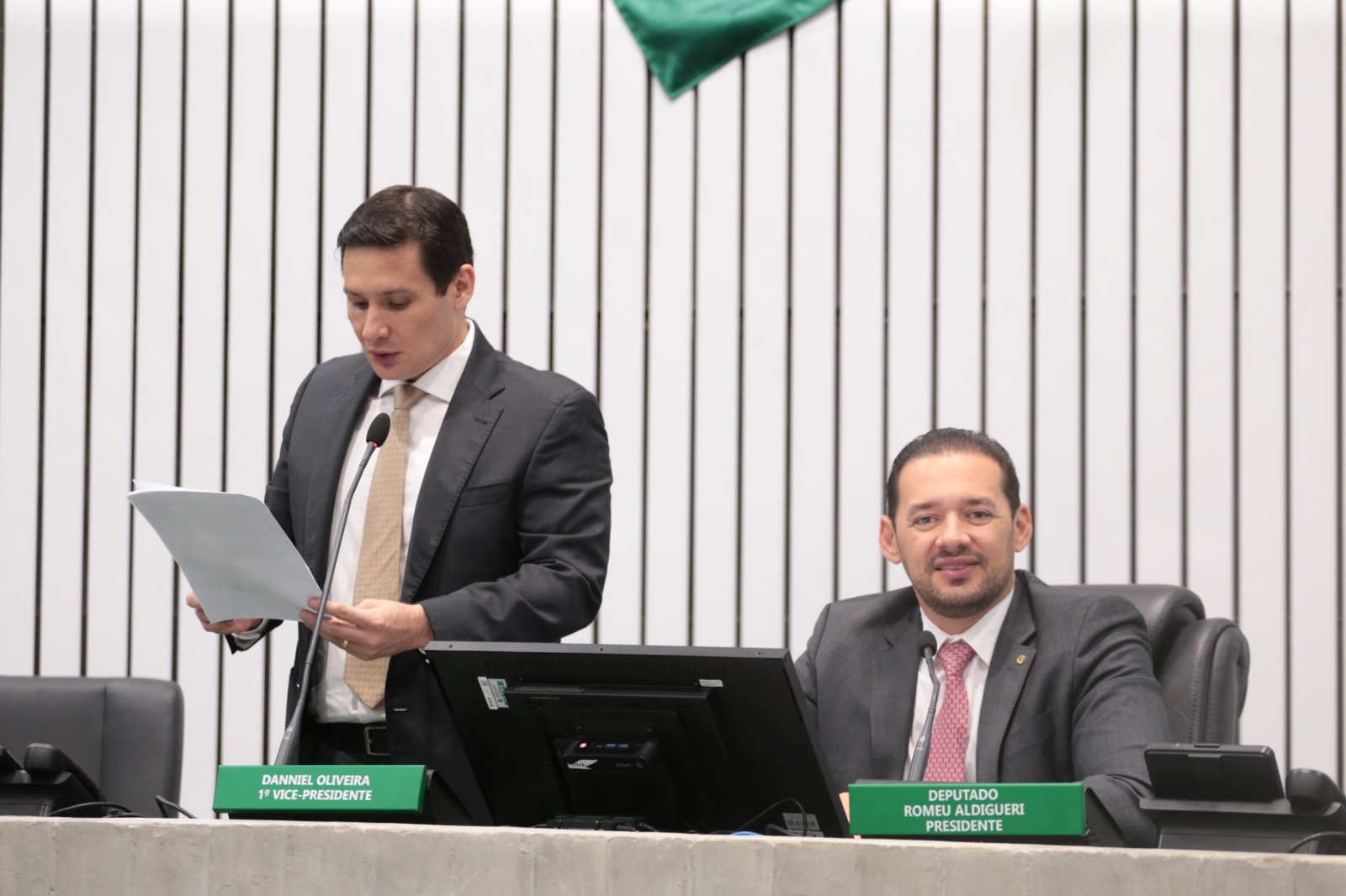 A leitura das matérias foi realizada pelo deputado Marcos Sobreira (PSB)