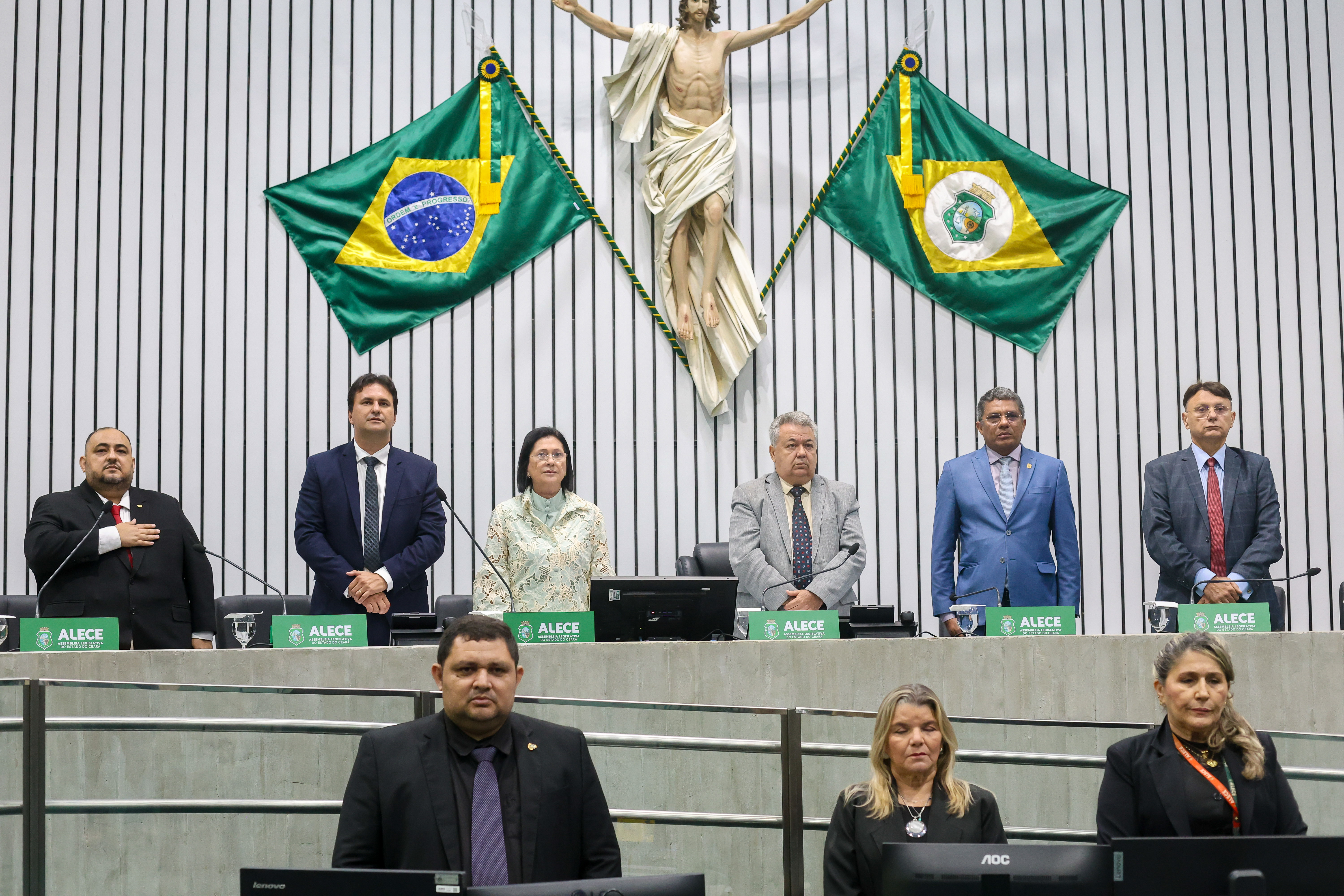Aniversário da Lei de Promoções dos Militares é celebrado em solene na Alece