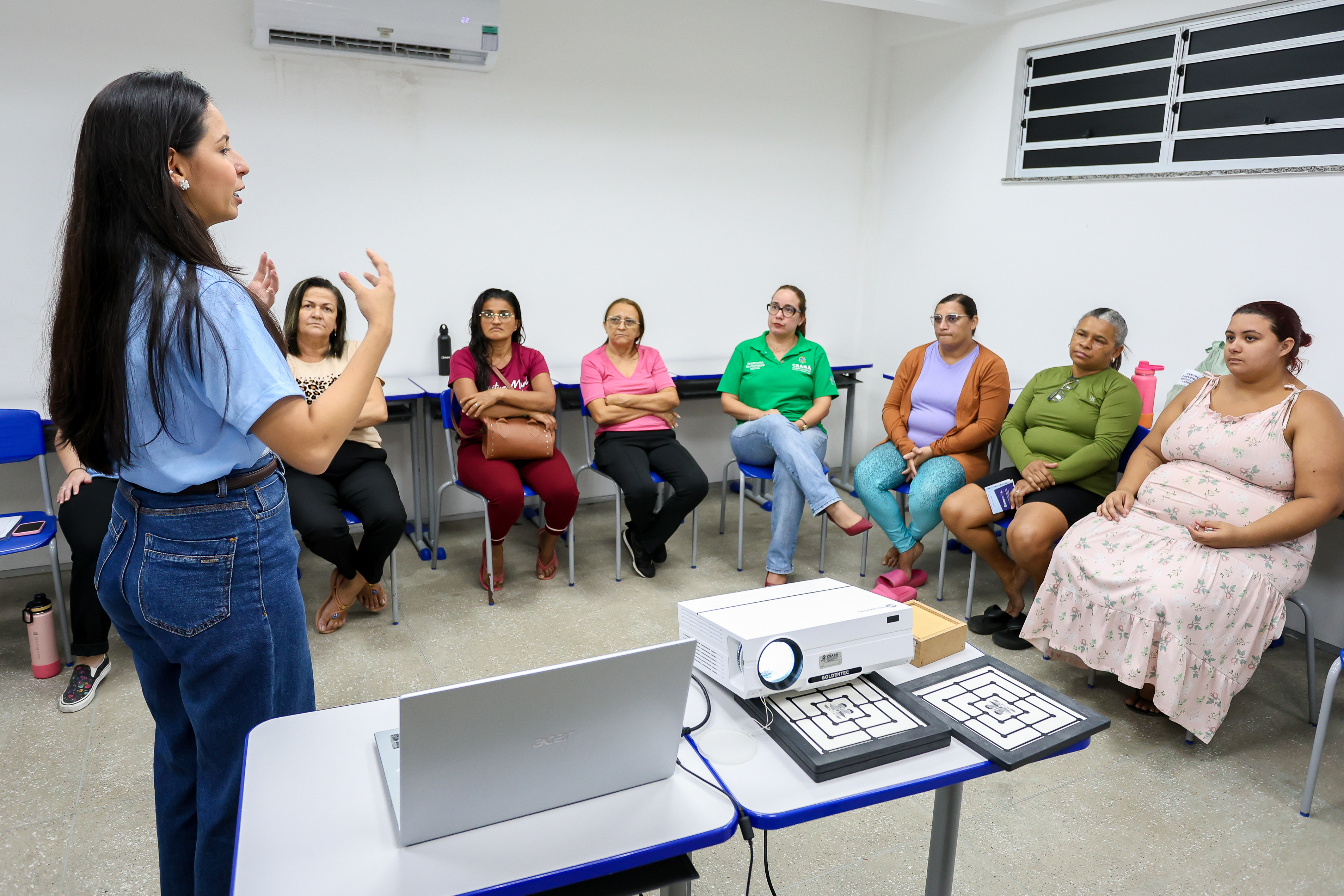Advogada do CPRC esclarece as mães sobre os direitos estabelecidos na legislação que amparam a família