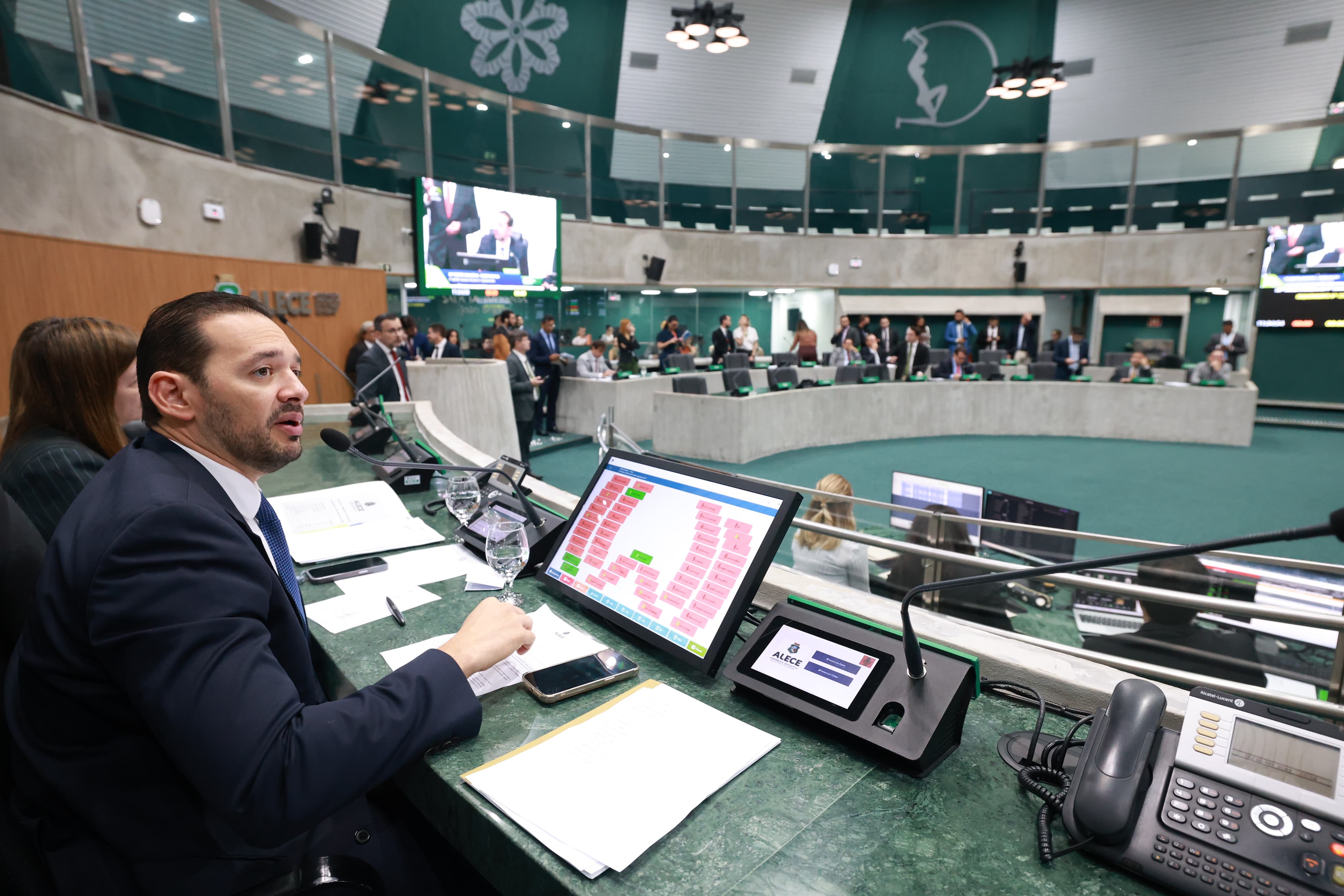 Alece aprova projeto que prevê destinação de receitas de veículos sob custódia da Polícia Civil