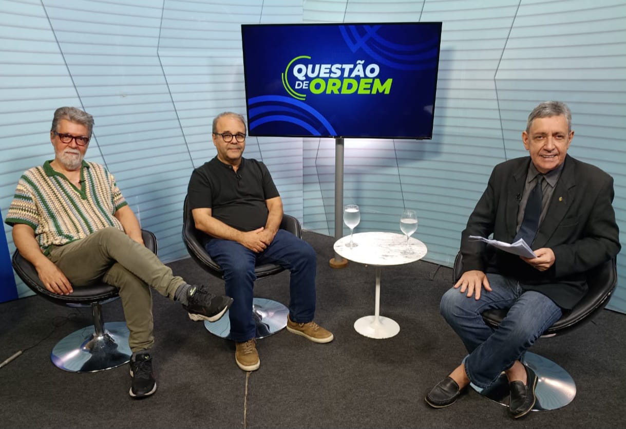 Presidente do INIADS Brasil José Vital (à esquerda), professor Sérgio Amadeu (centro), e o jornalista Renato Abreu (à direita)