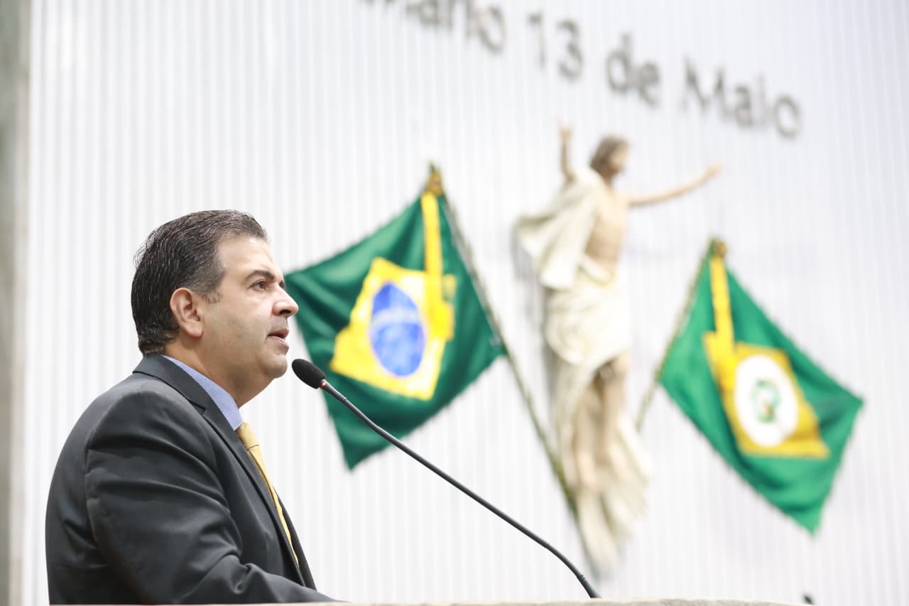 Felipe Mota cobra relatório sobre situação de maquinário agrícola entregue pela SDA