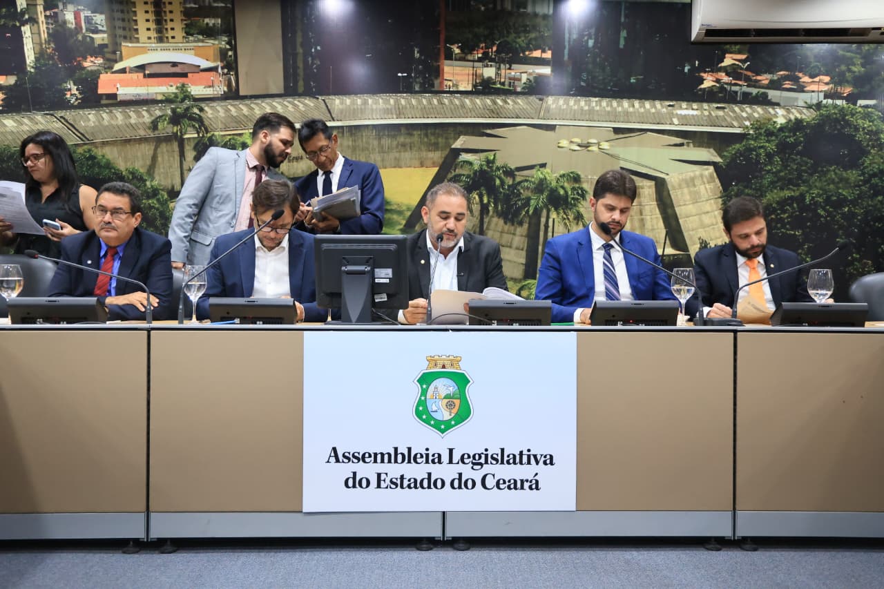 Comissões aprovam 22 projetos e dois requerimentos de audiência pública