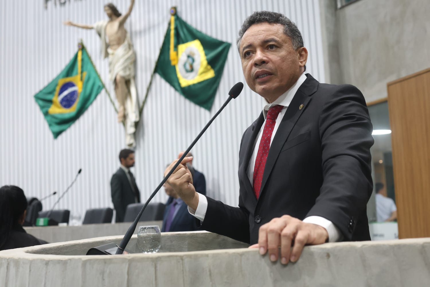 Tony Brito destaca melhorias estruturais e projetos para o Conjunto Ceará