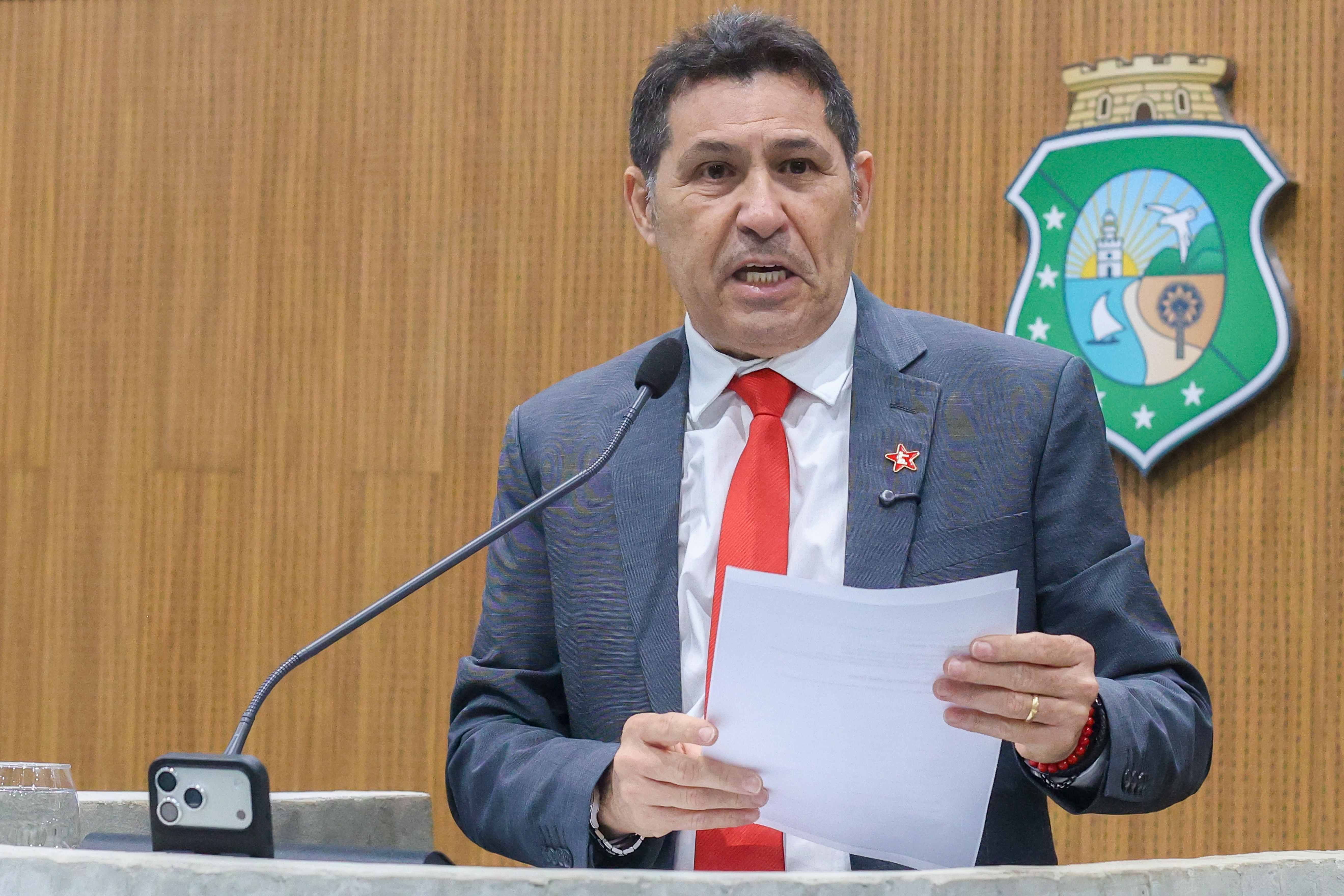 De Assis Diniz comemora aprovação recorde de estudantes em universidades