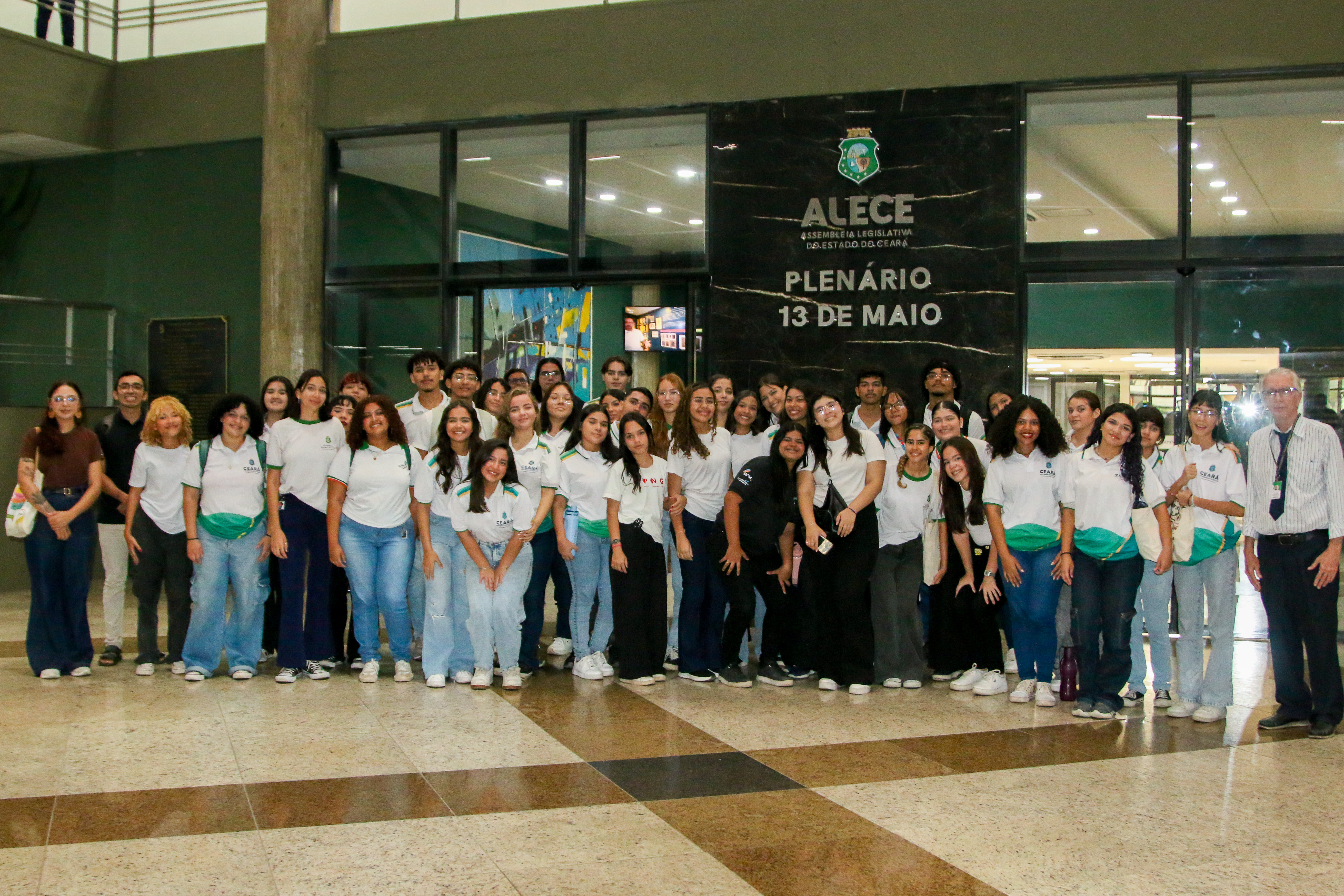 Alunos de escolas de Caucaia, Aquiraz e Fortaleza visitam o Malce nesta semana