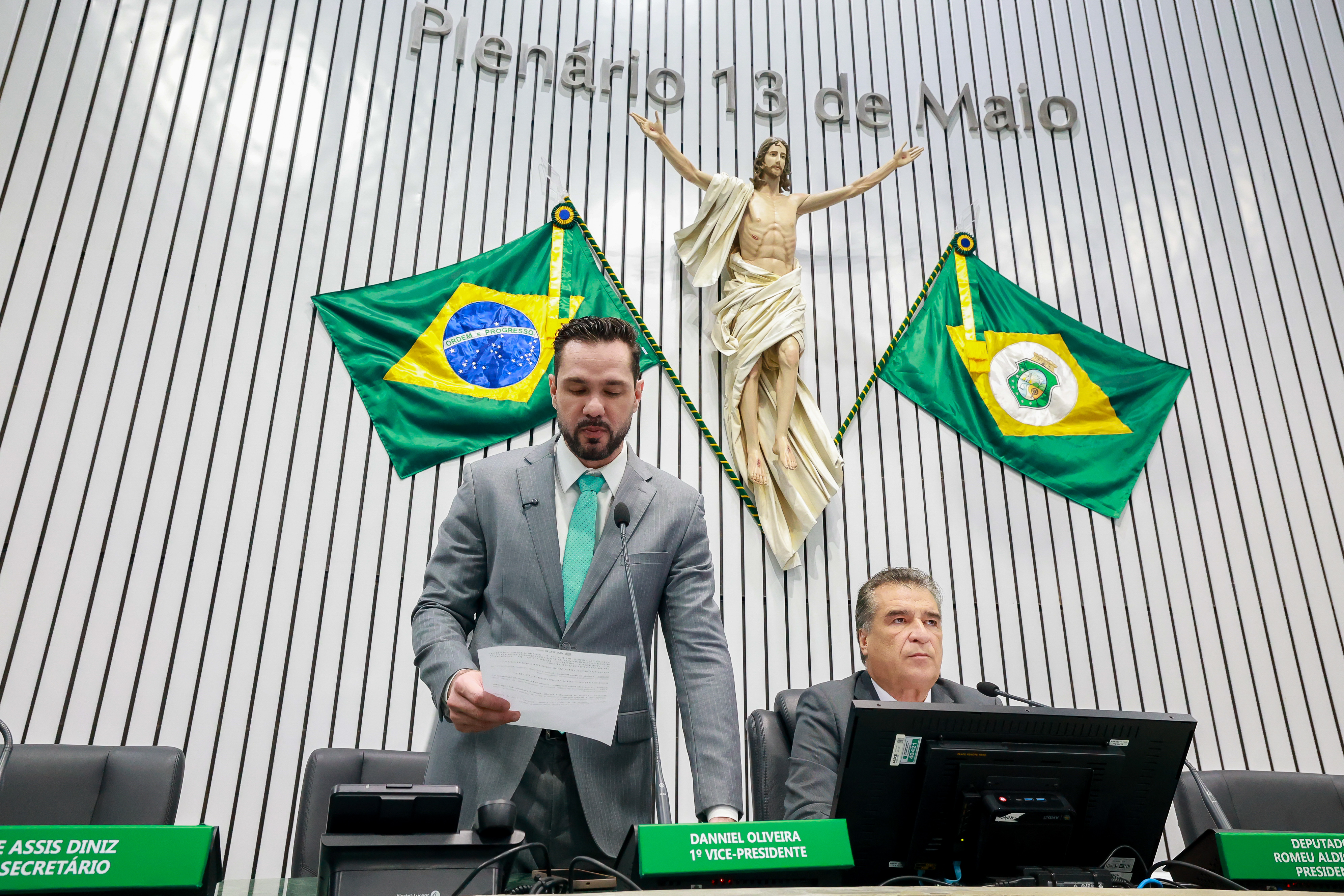 Alece aprova criação da Comenda Prefeito Alfabetizador e outros quatro projetos