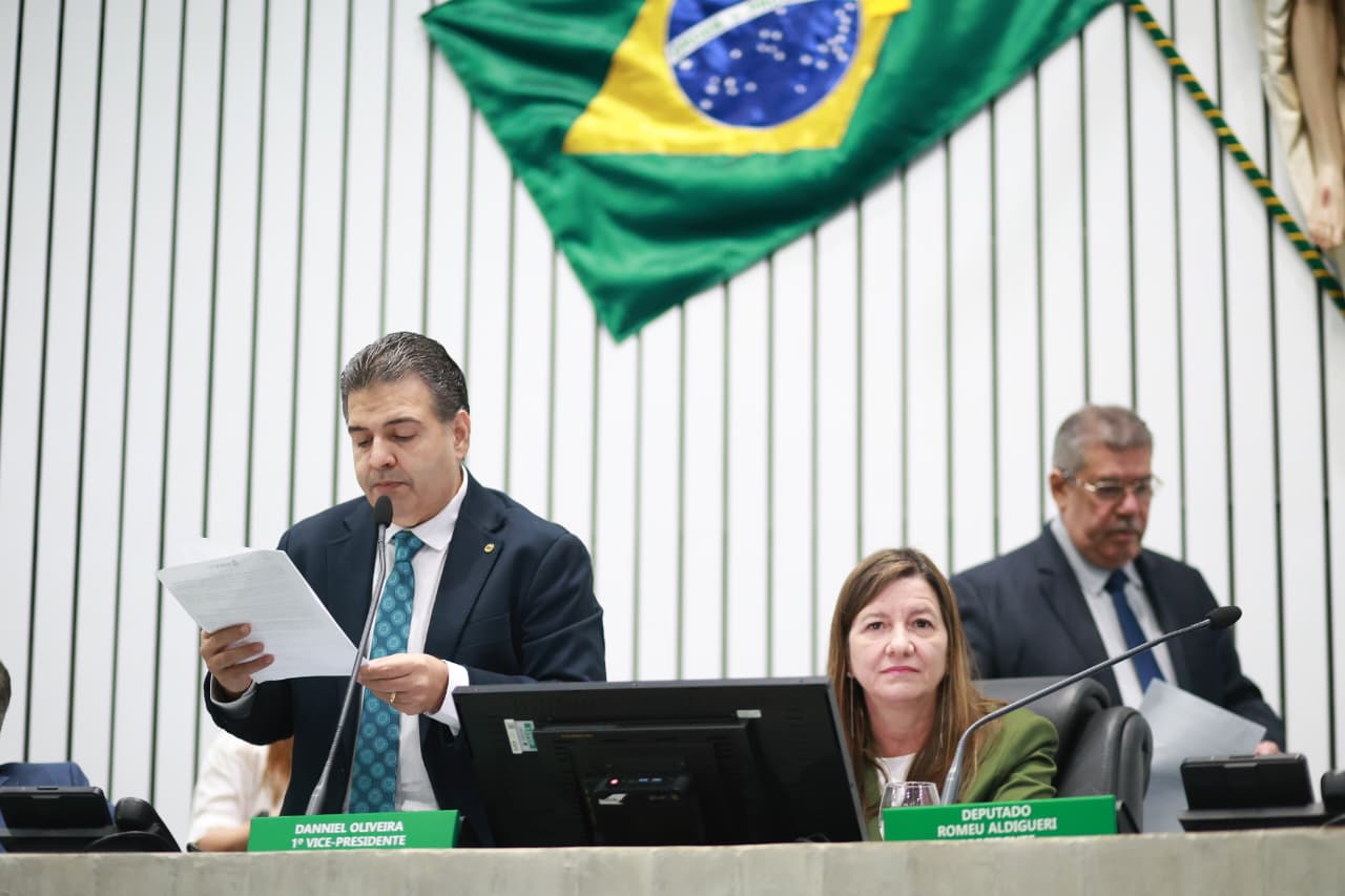 Alece aprova 14 matérias de autoria parlamentar na sessão desta quarta