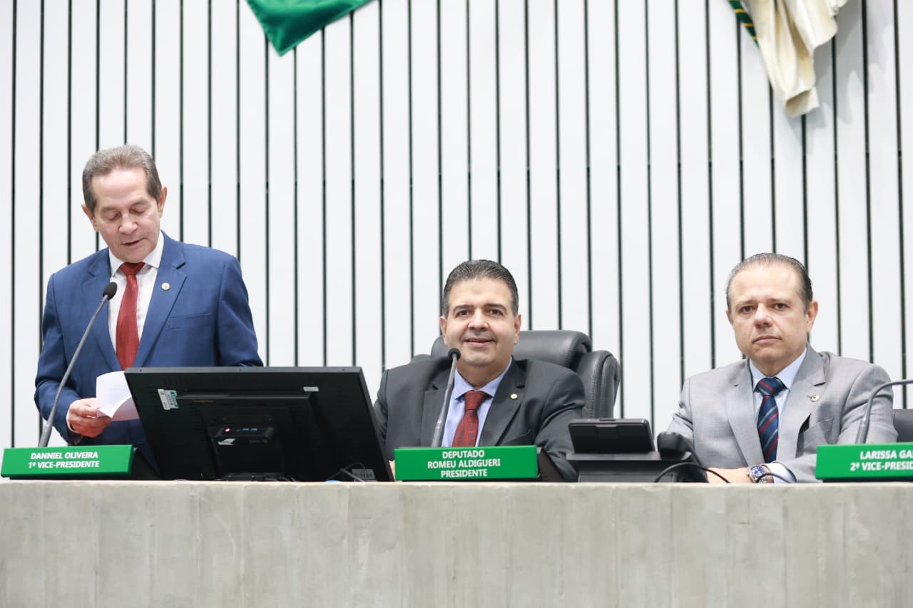A leitura das matérias foi realizada pelo deputado Heitor Férrer (PSDB)