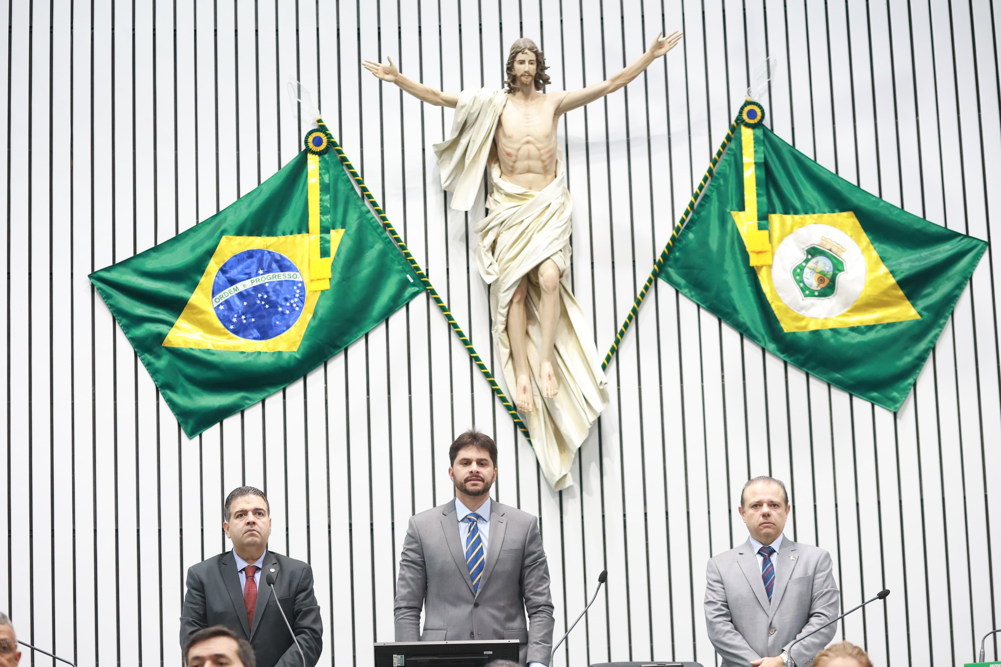 Alece presta minuto de silêncio em homenagem a estudante de Quixadá