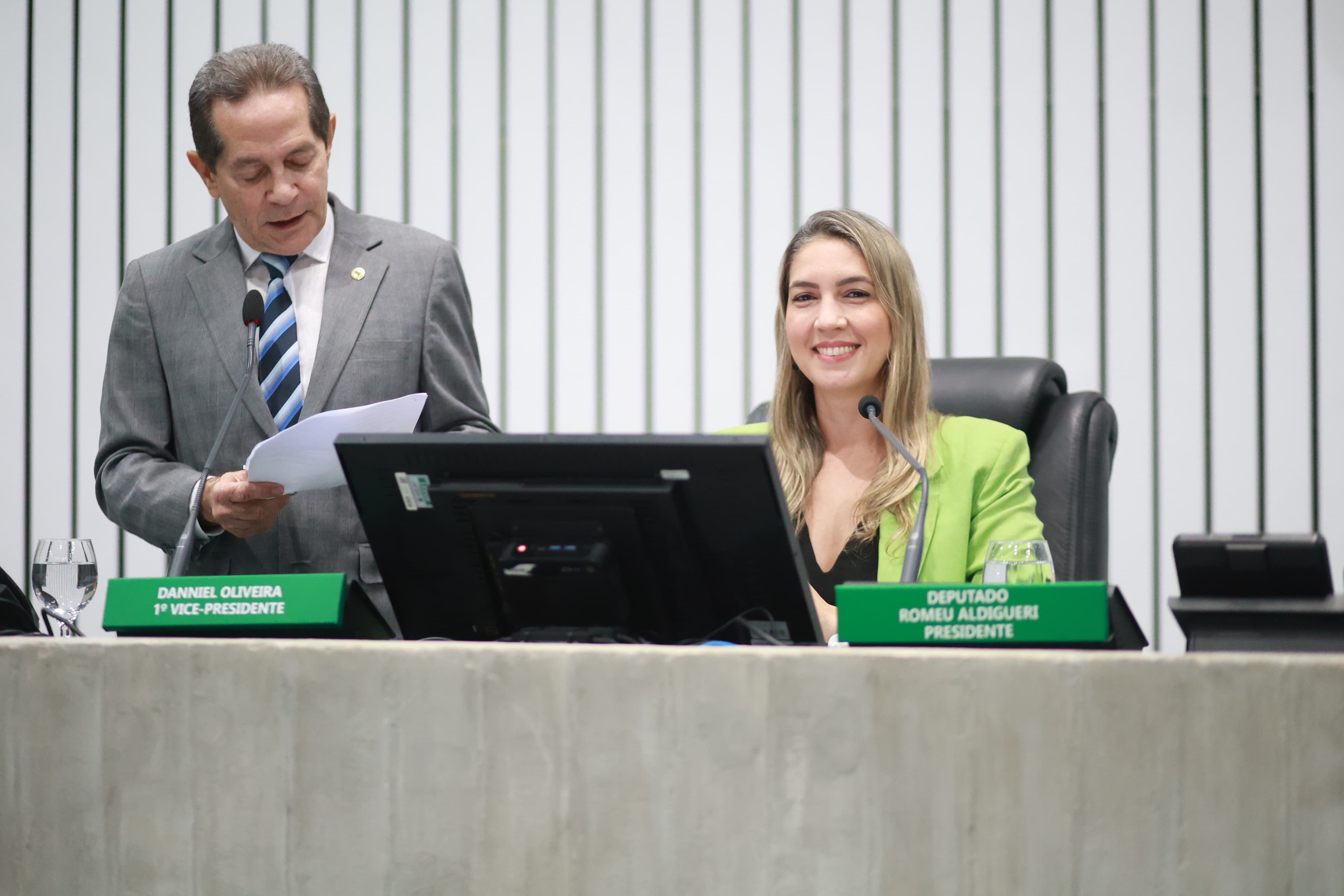A leitura das proposições foi feita pelo deputado Heitor Férrer (PSDB)