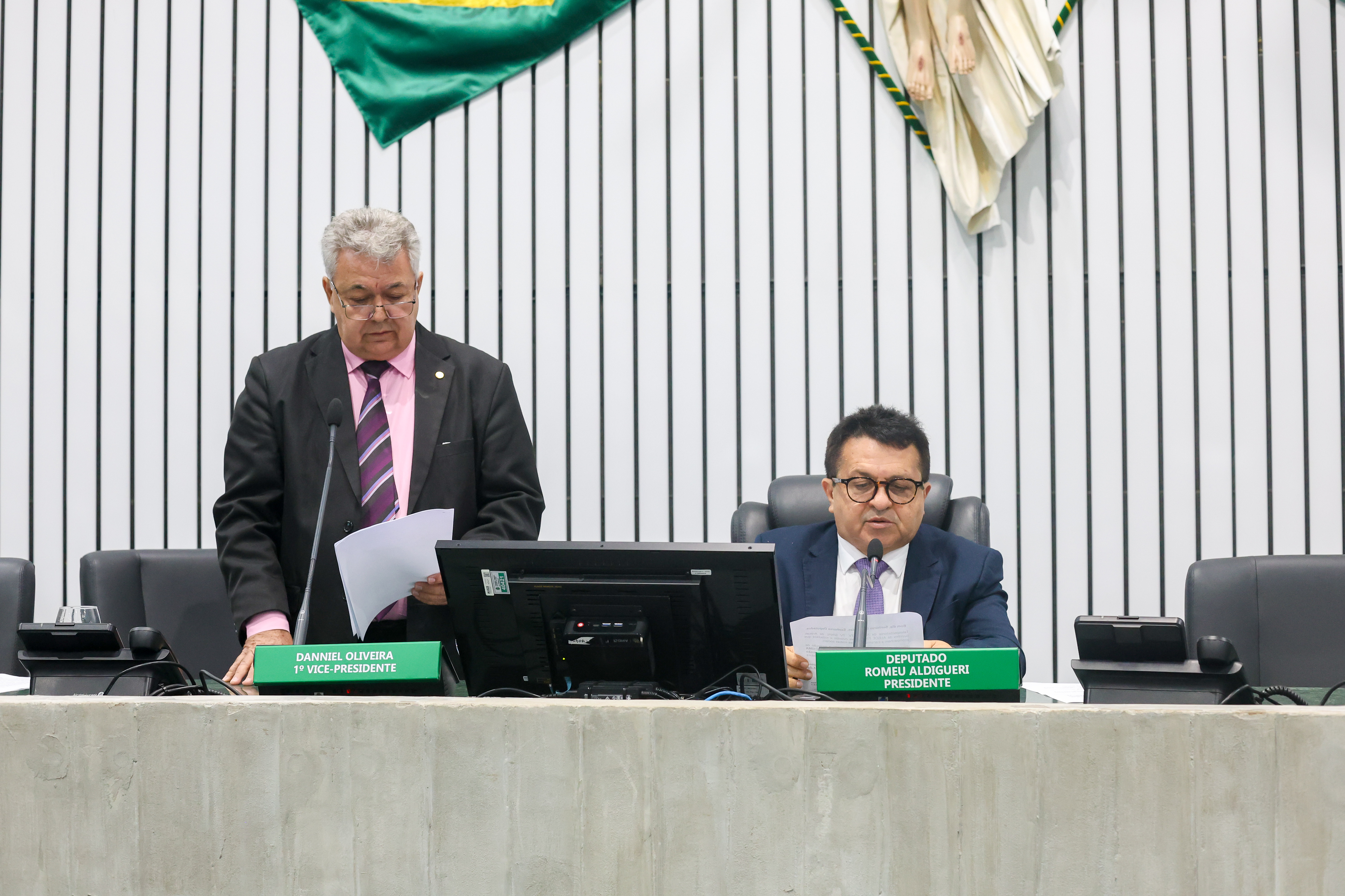 Catorze projetos de deputados começam a tramitar nesta terça-feira na Alece