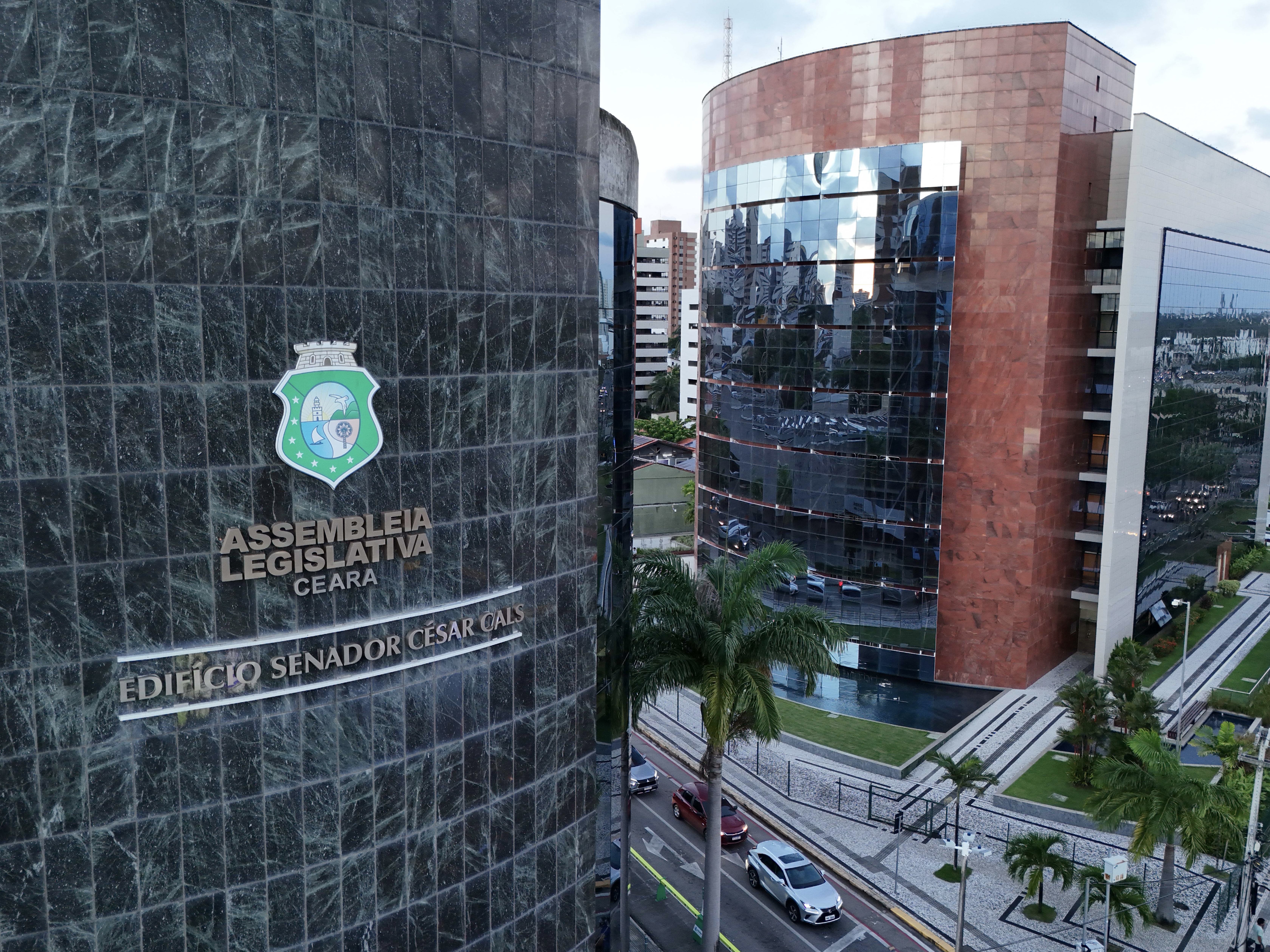 Alece assegura carga horária de 30 horas semanais em novo concurso