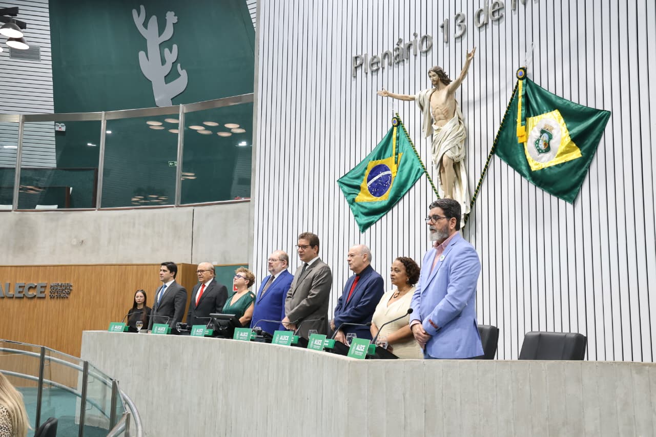 Sessão solene foi realizada no Plenário 13 de Maio