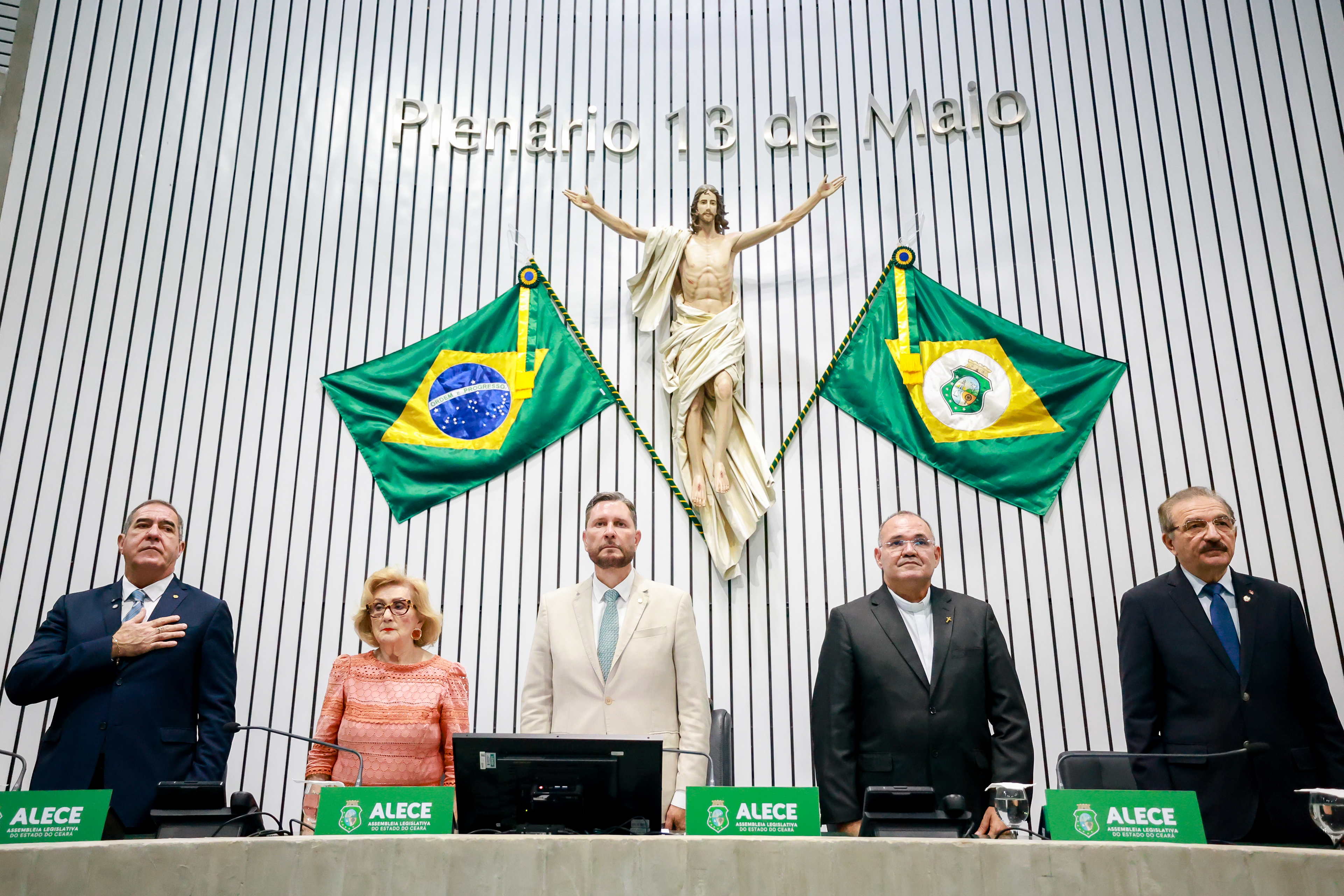 Alece celebra documentos católicos em prol da família