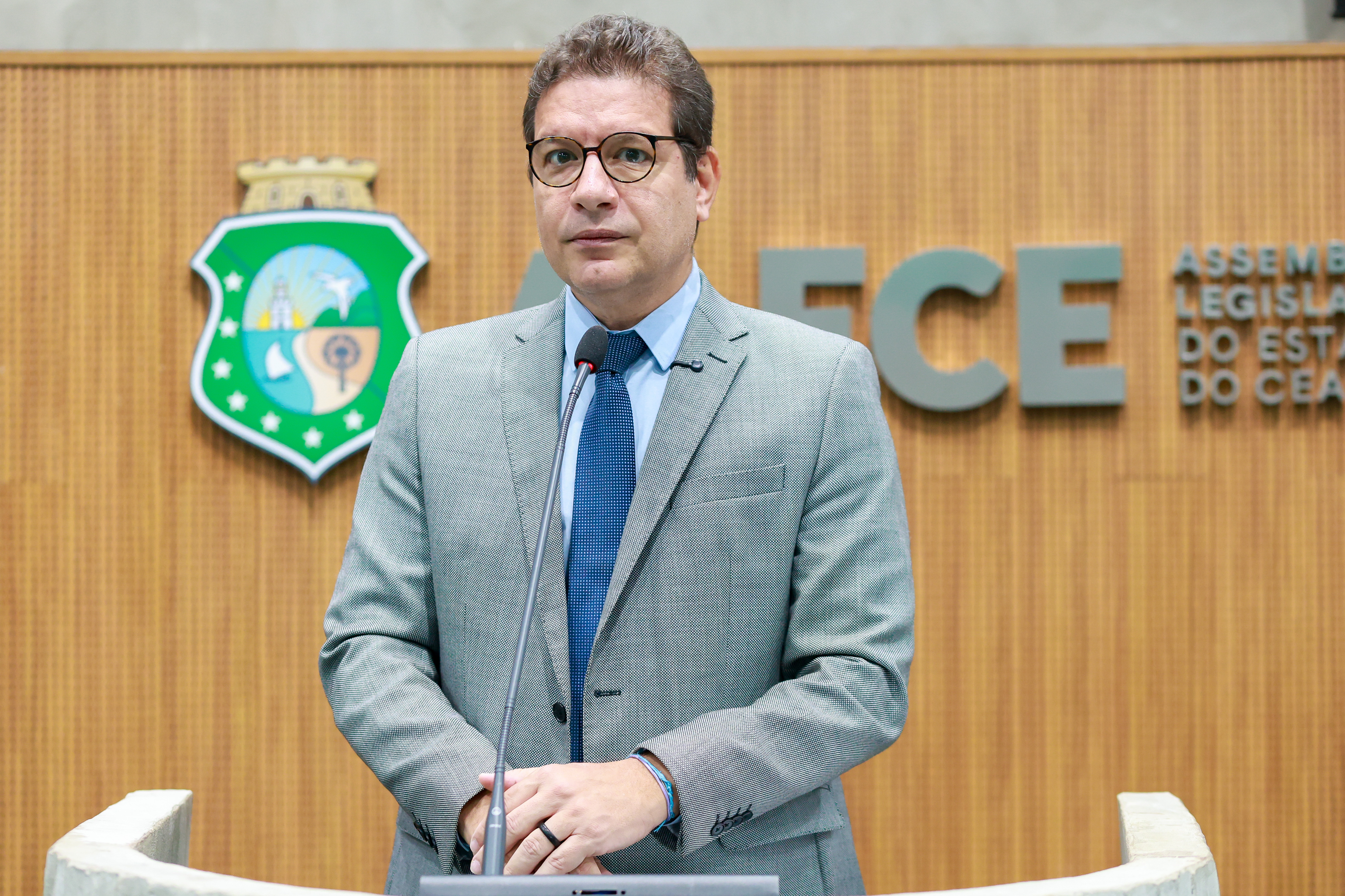 Renato Roseno pede fortalecimento de políticas de proteção a crianças e adolescentes