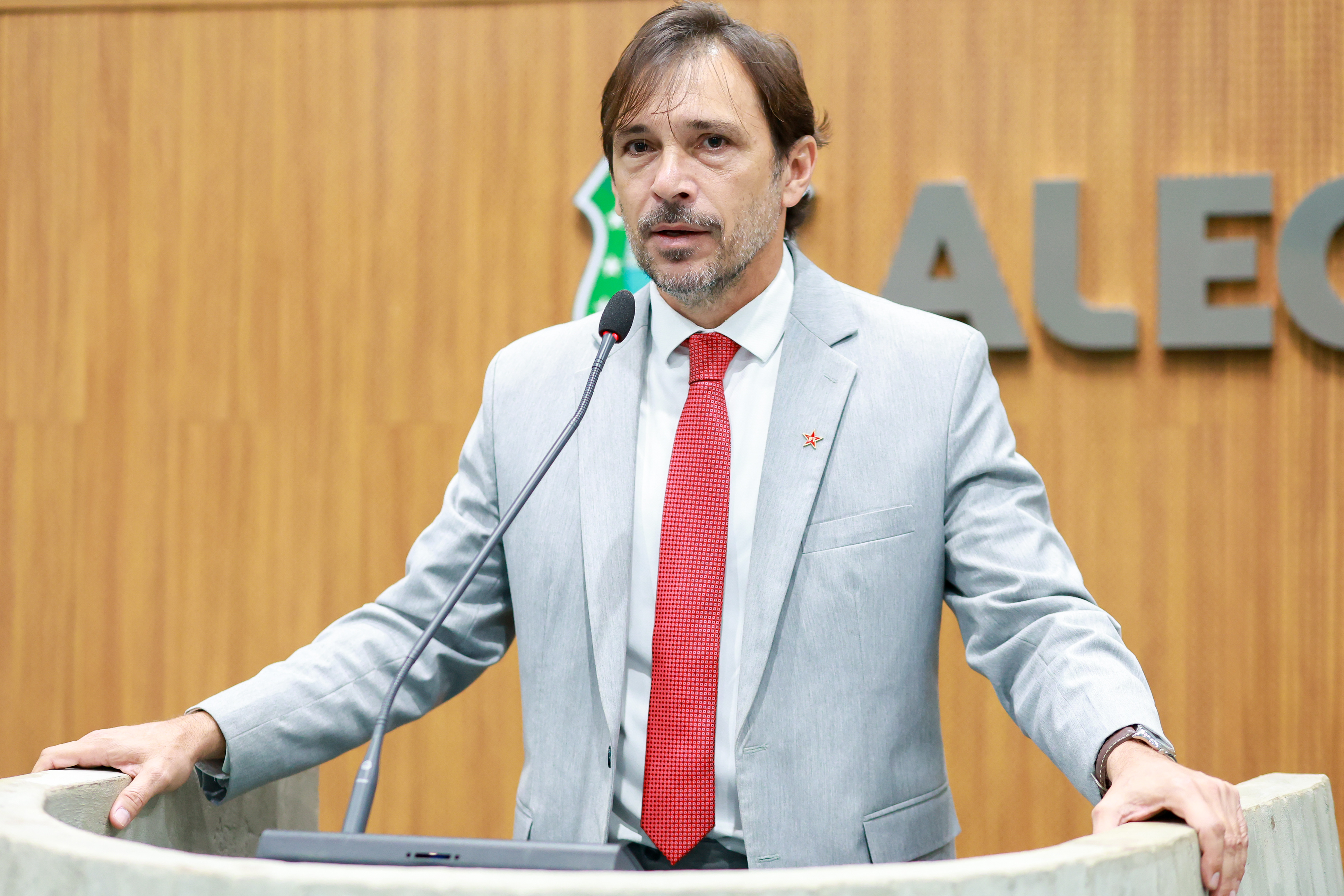 Guilherme Sampaio celebra convocação de 163 novos professores para universidades estaduais