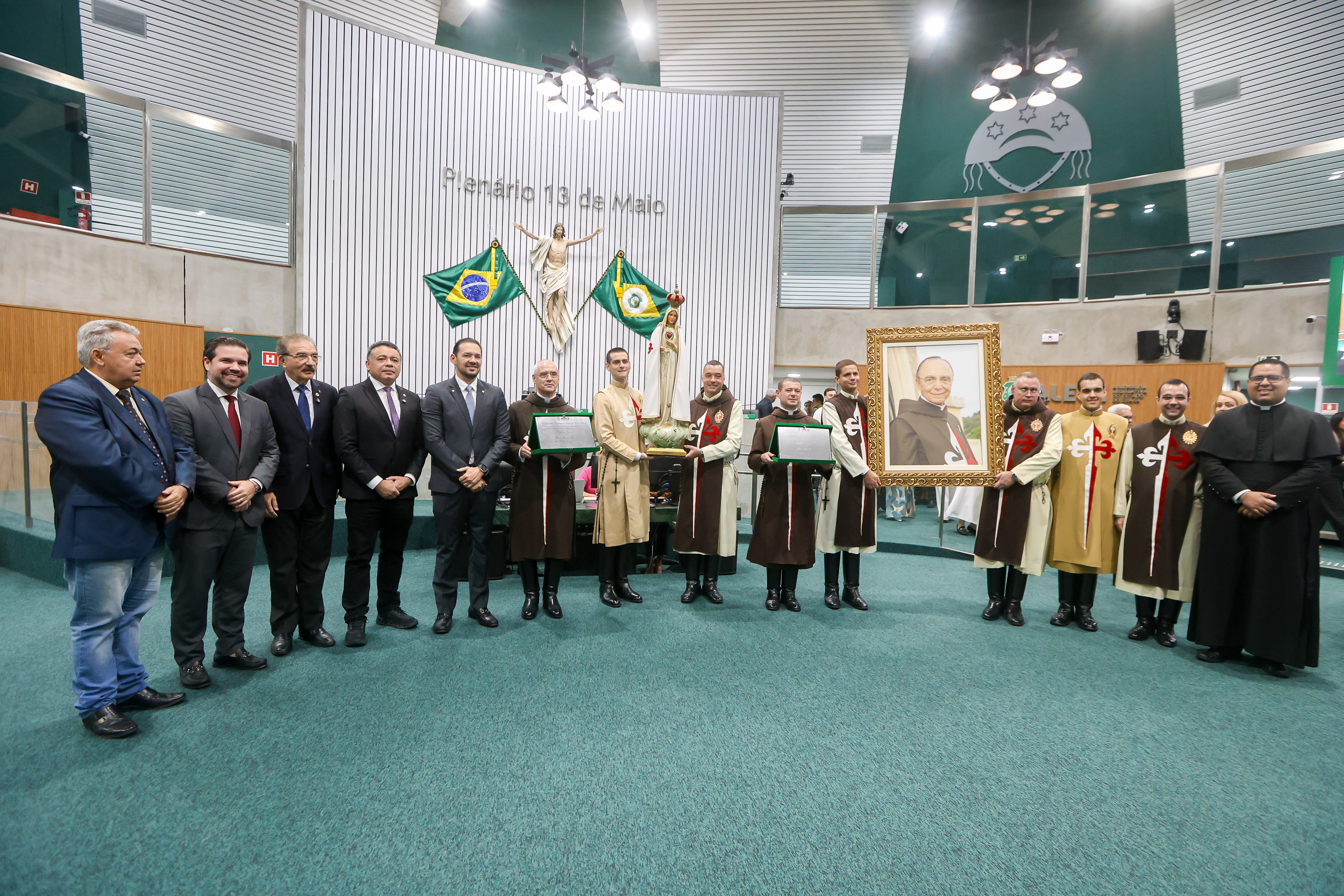 Os homenageados no Plenário 13 de Maio.