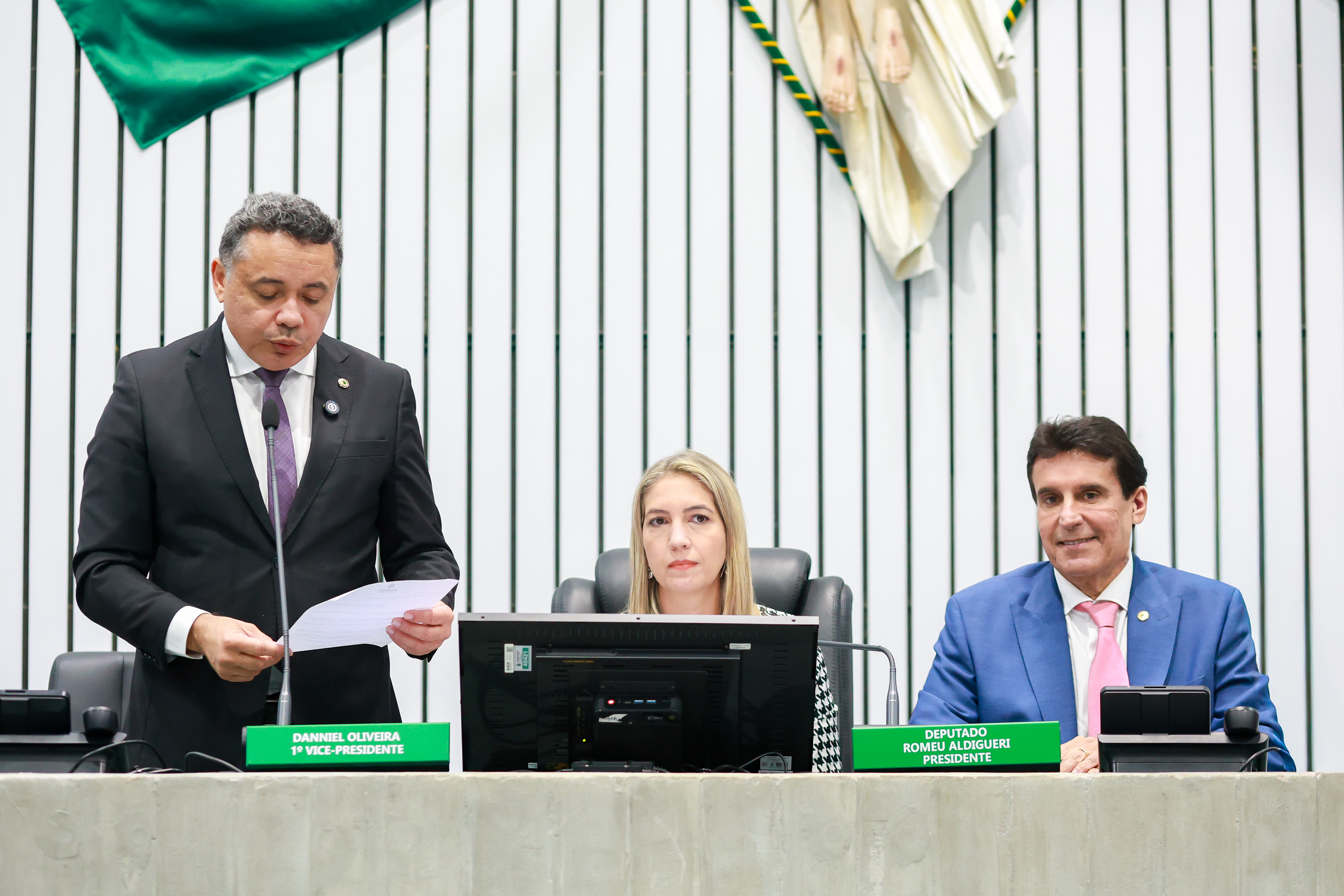 Alece aprova criação de 37 cargos efetivos de professor para a Uece