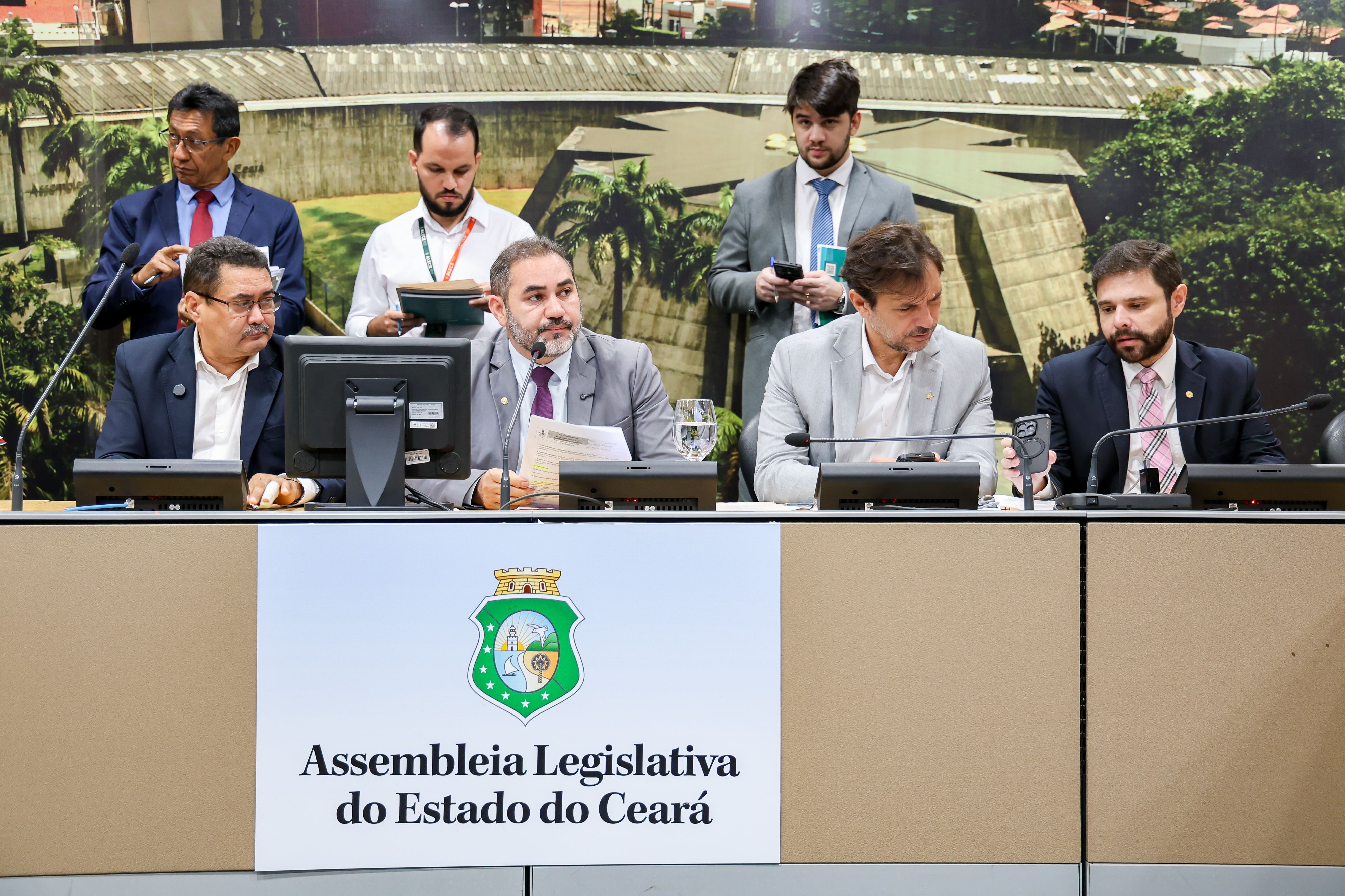 Comissões técnicas aprovam 28 projetos e uma audiência pública nesta terça-feira