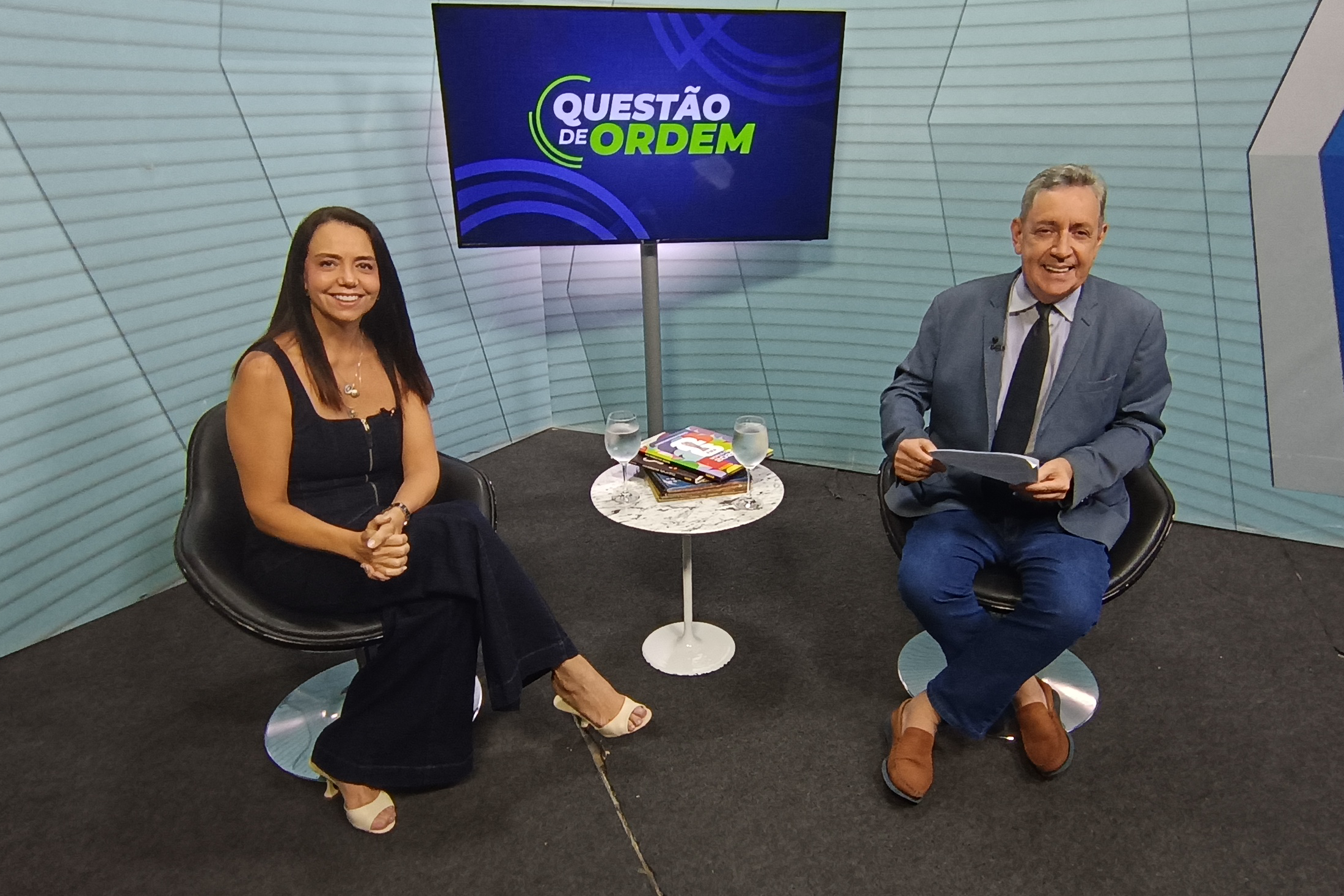 A psicopedagoga Danniela Rolim Medeiros (à esquerda) e o jornalista Renato Abreu (à direita)))