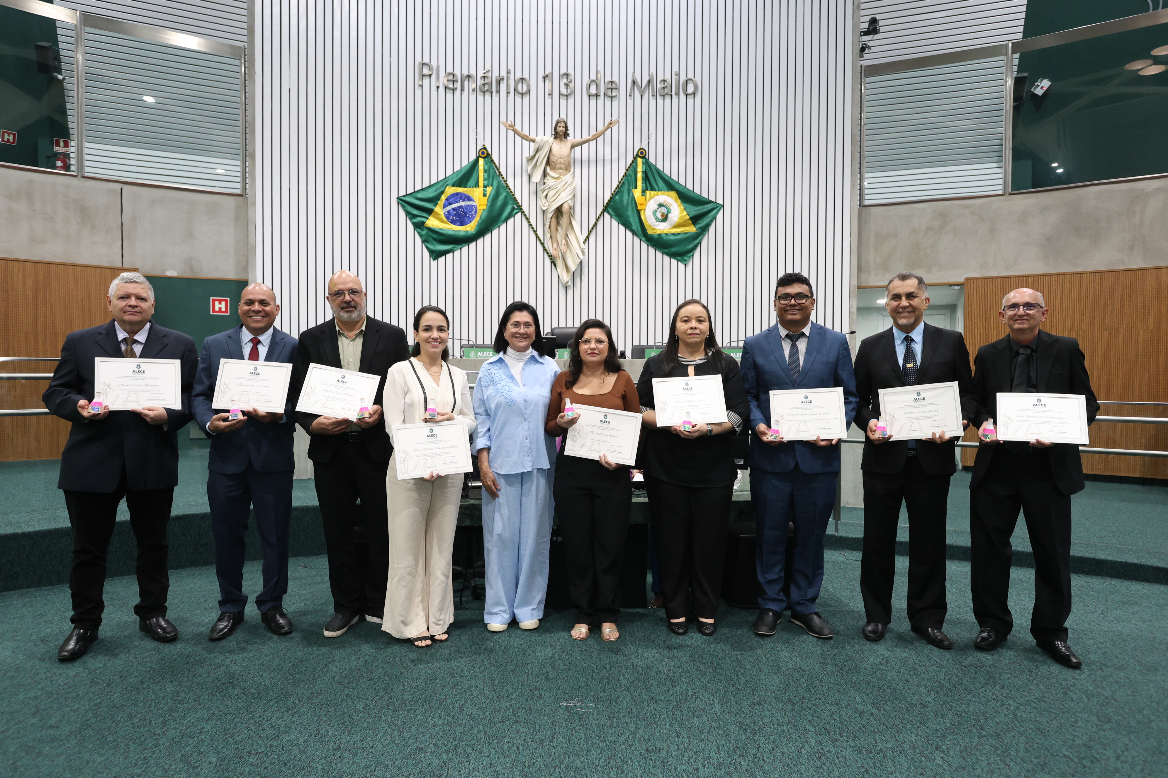 Alece celebra Dia Nacional do Químico e destaca contribuição da categoria para o desenvolvimento científico