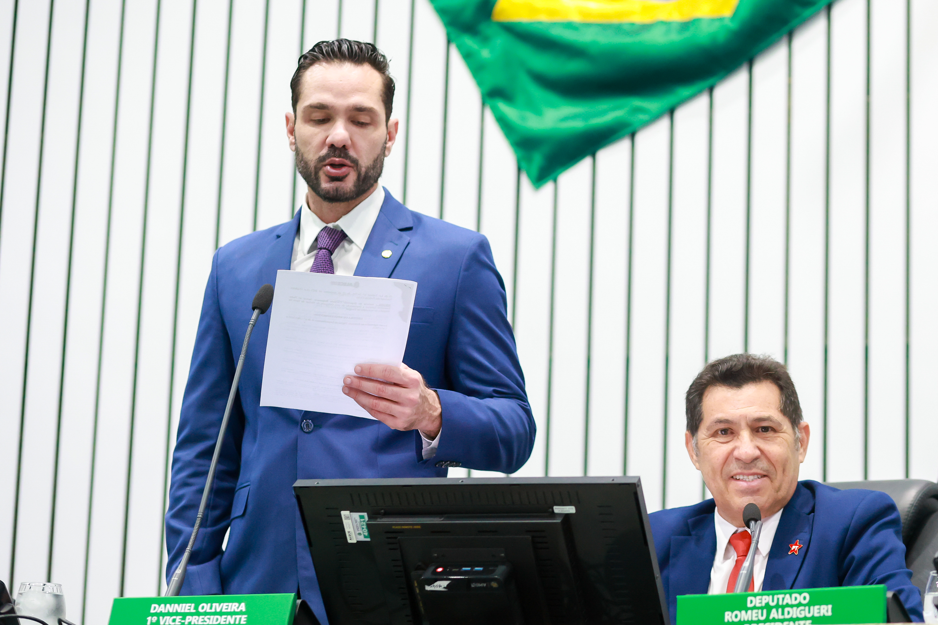 Leitura do expediente ocorreu na abertura da sessão plenária desta terça-feira (23/06)