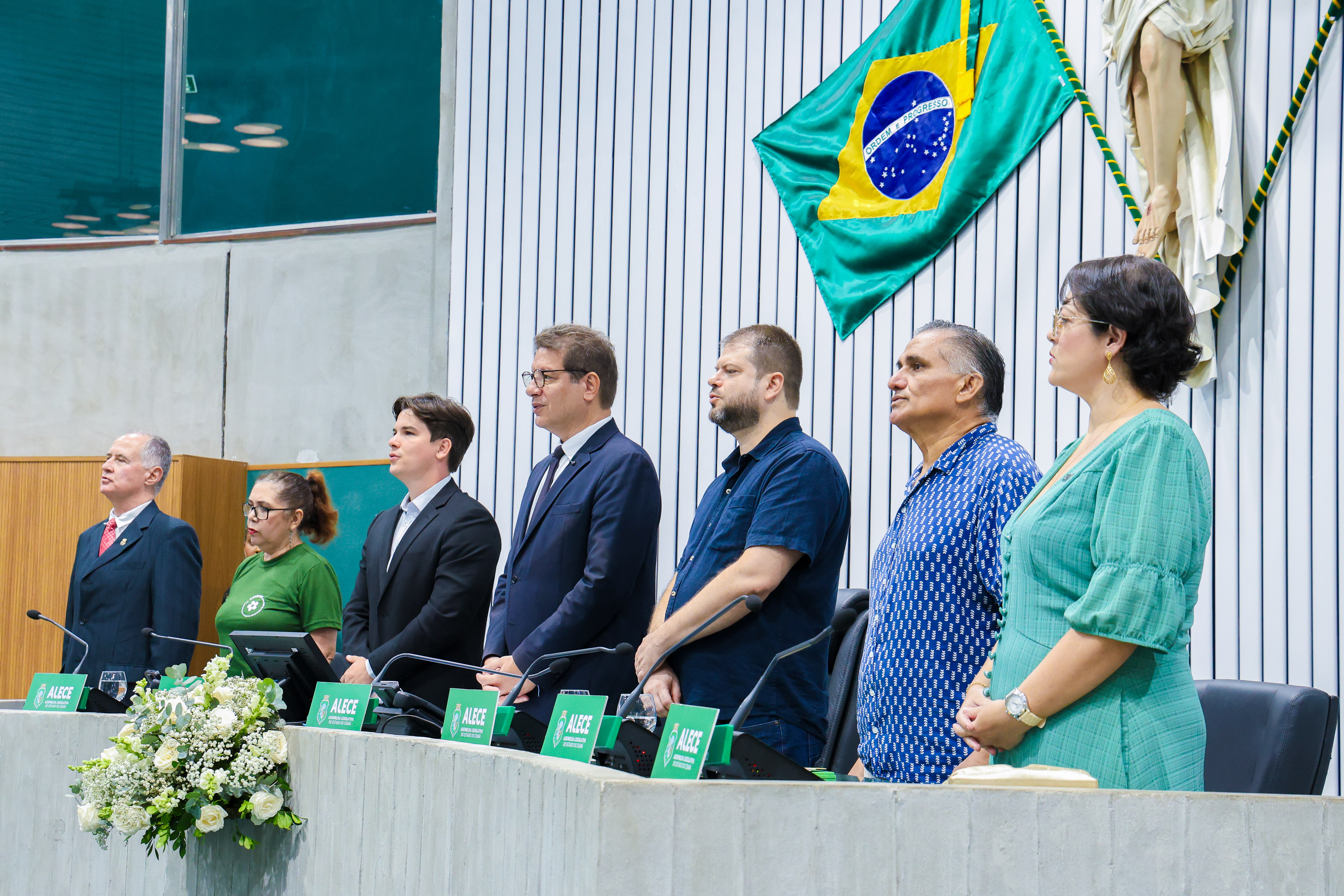 Sessão solene foi realizada no Plenário 13 de Maio