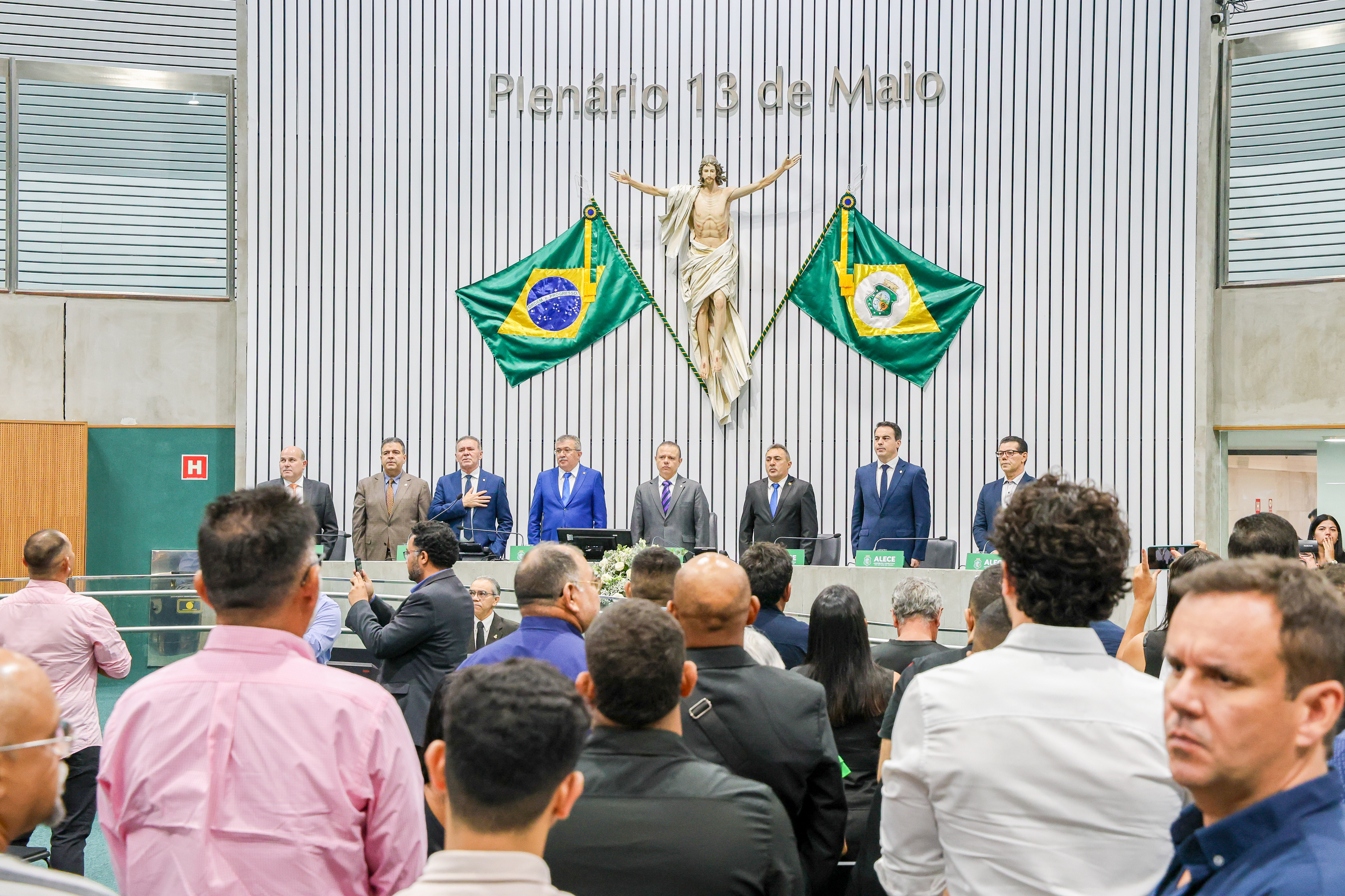 Sessão solene foi realizada no Plenário 13 de Maio