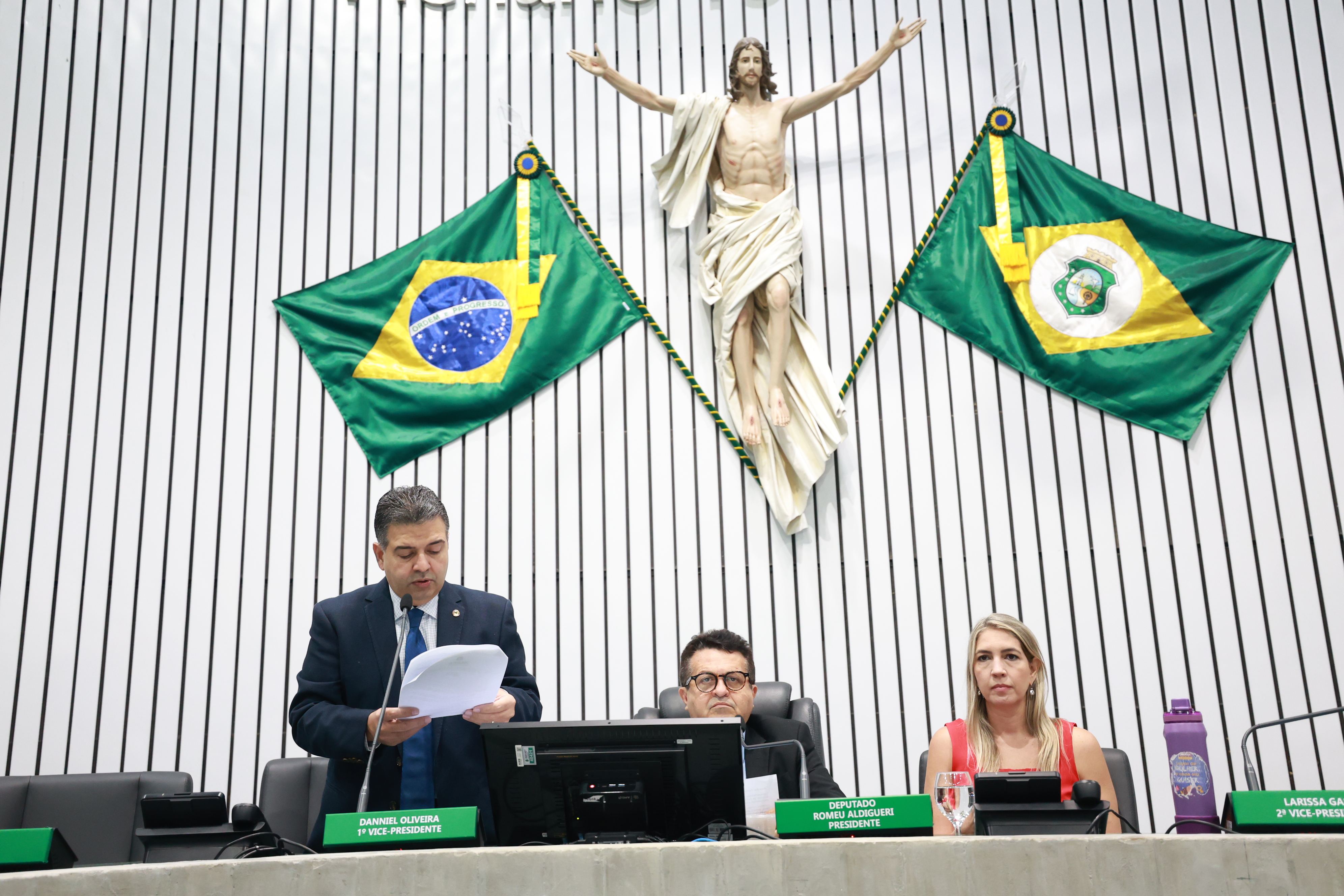 Dez projetos de parlamentares iniciam tramitação nesta quarta