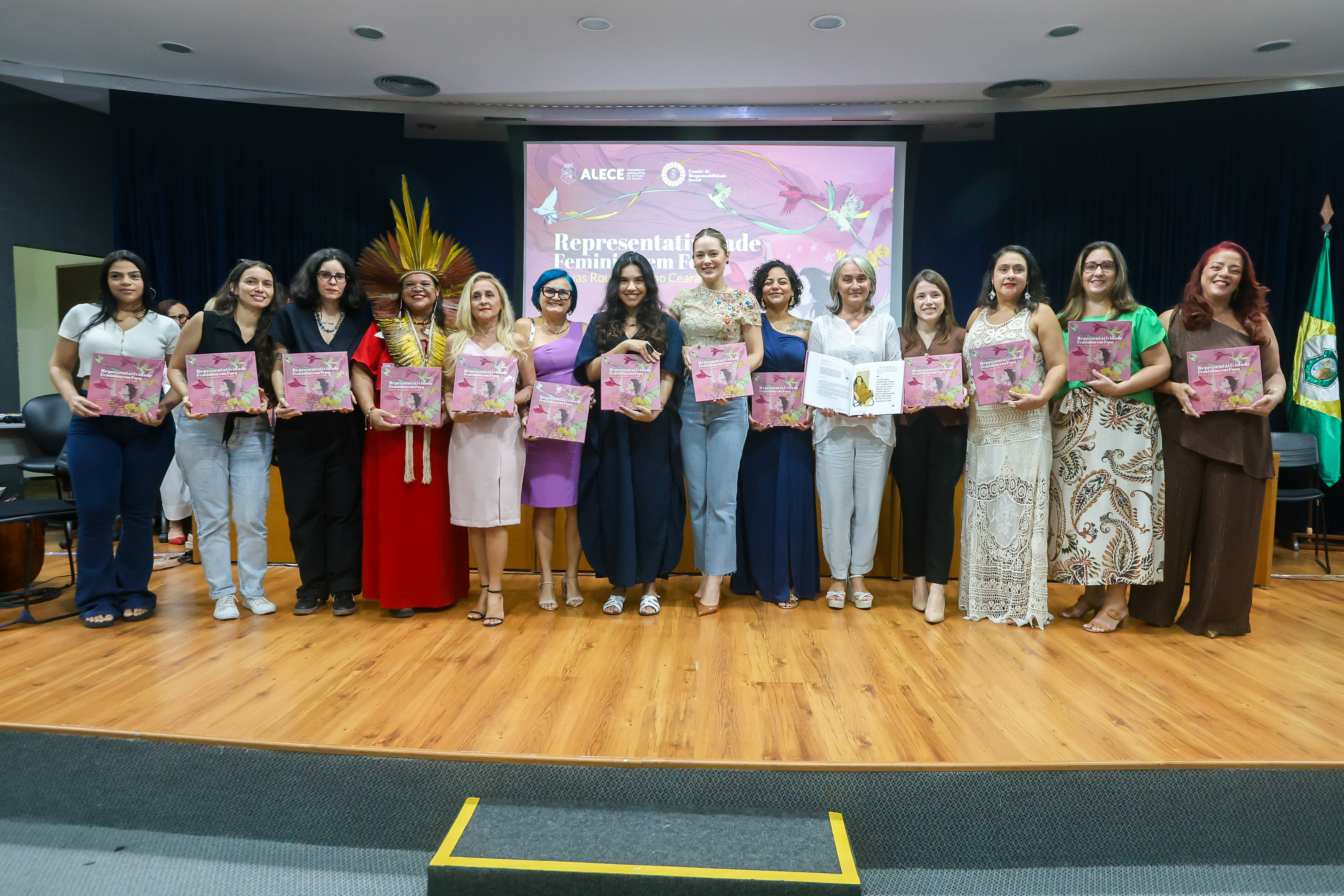 Lançamento do livro ocorreu no Auditório Murilo Aguiar
