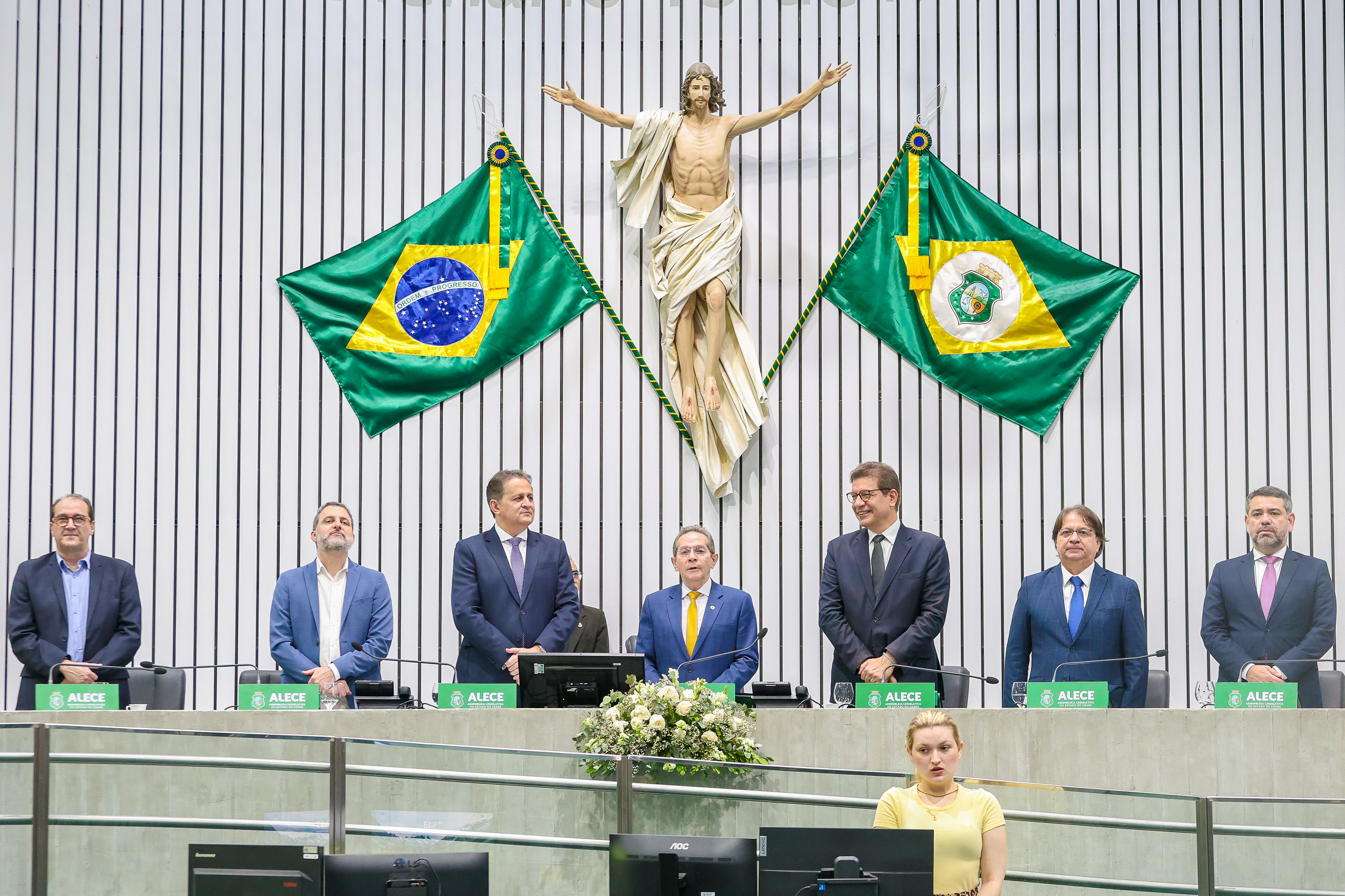 Sessão solene foi realizada no Plenário 13 de Maio