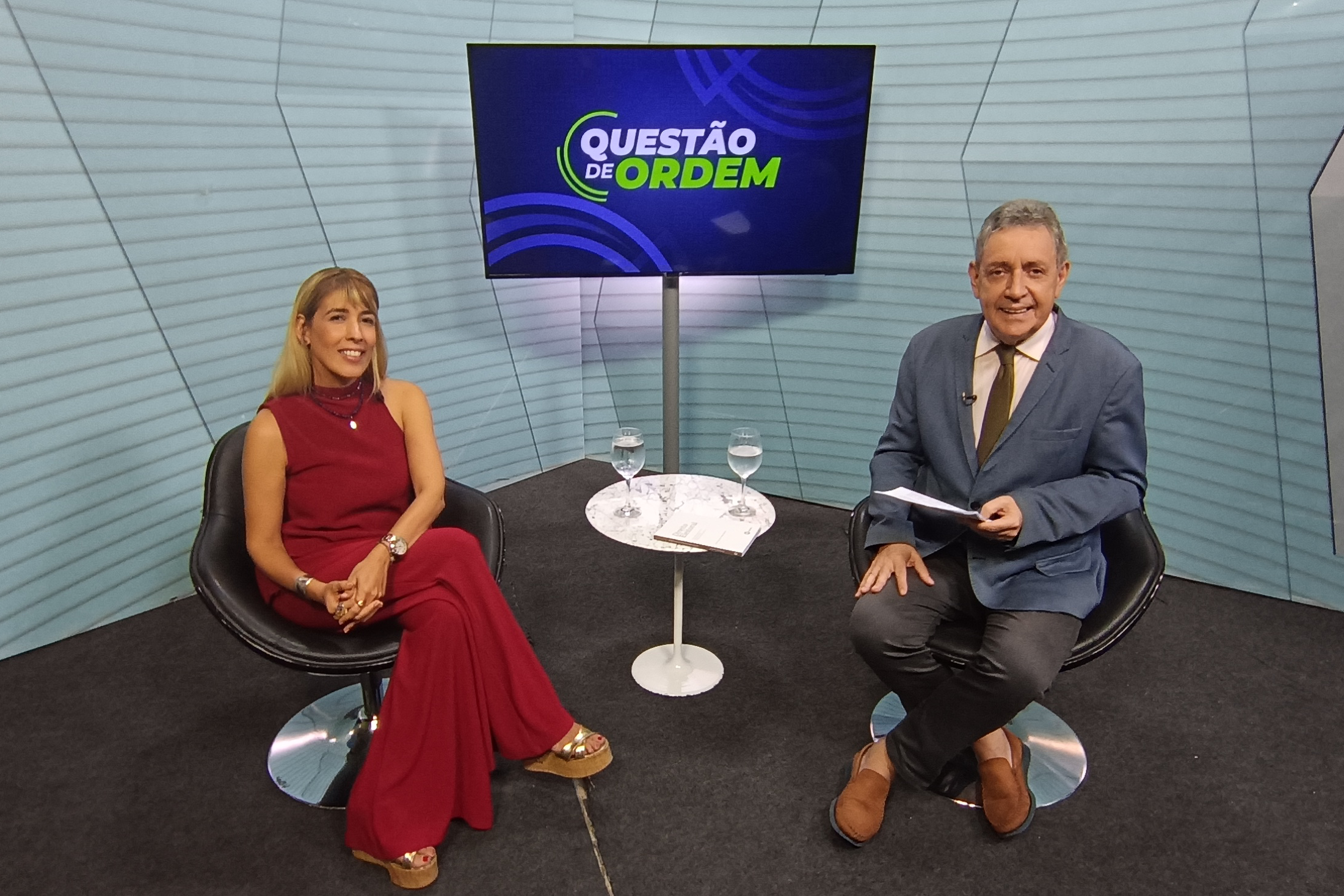 Questão de Ordem conversa com a escritora Rachel Cavalcanti nesta terça-feira