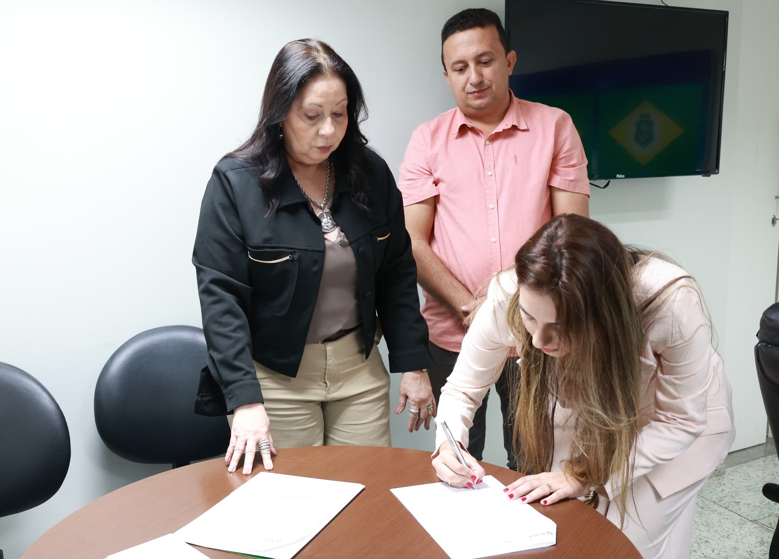 Procon Alece firma cooperação com três municípios cearenses
