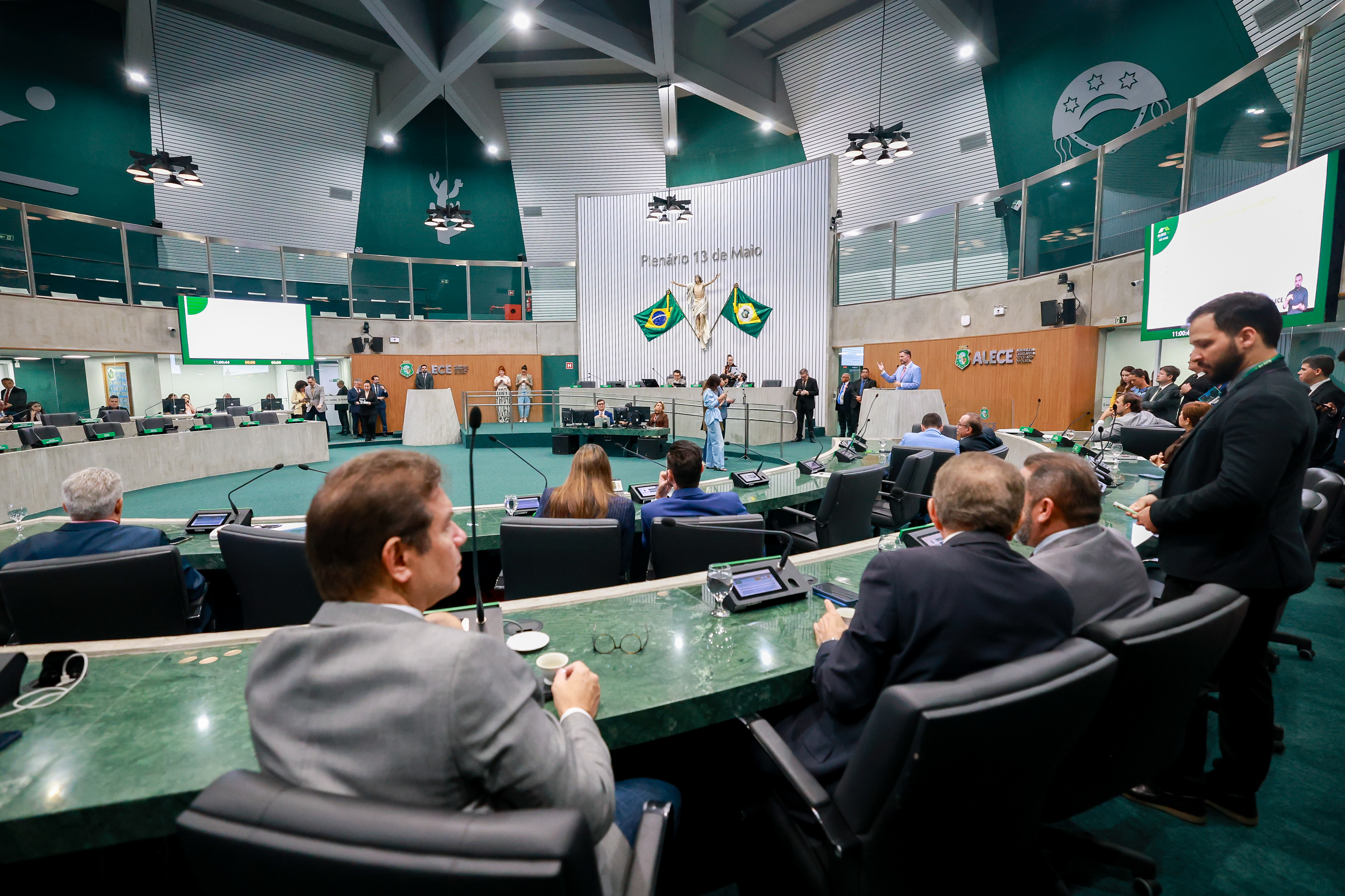 Alece aprova projeto do Executivo e 14 proposições de parlamentares