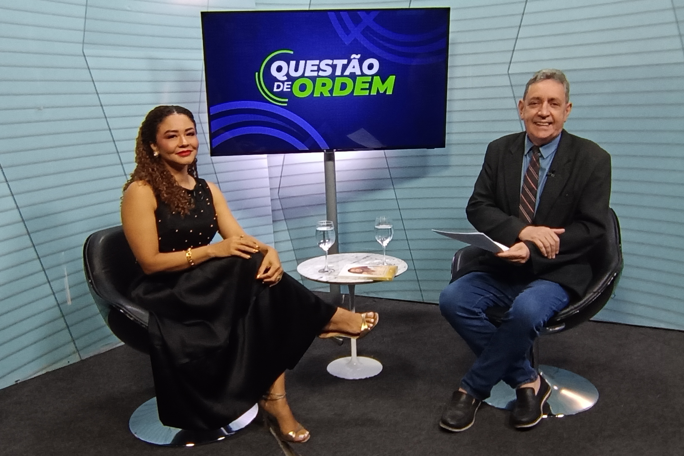 A advogada Dayvidiane Nogueira (à esquerda) e o jornalista Renato Abreu (à direita)